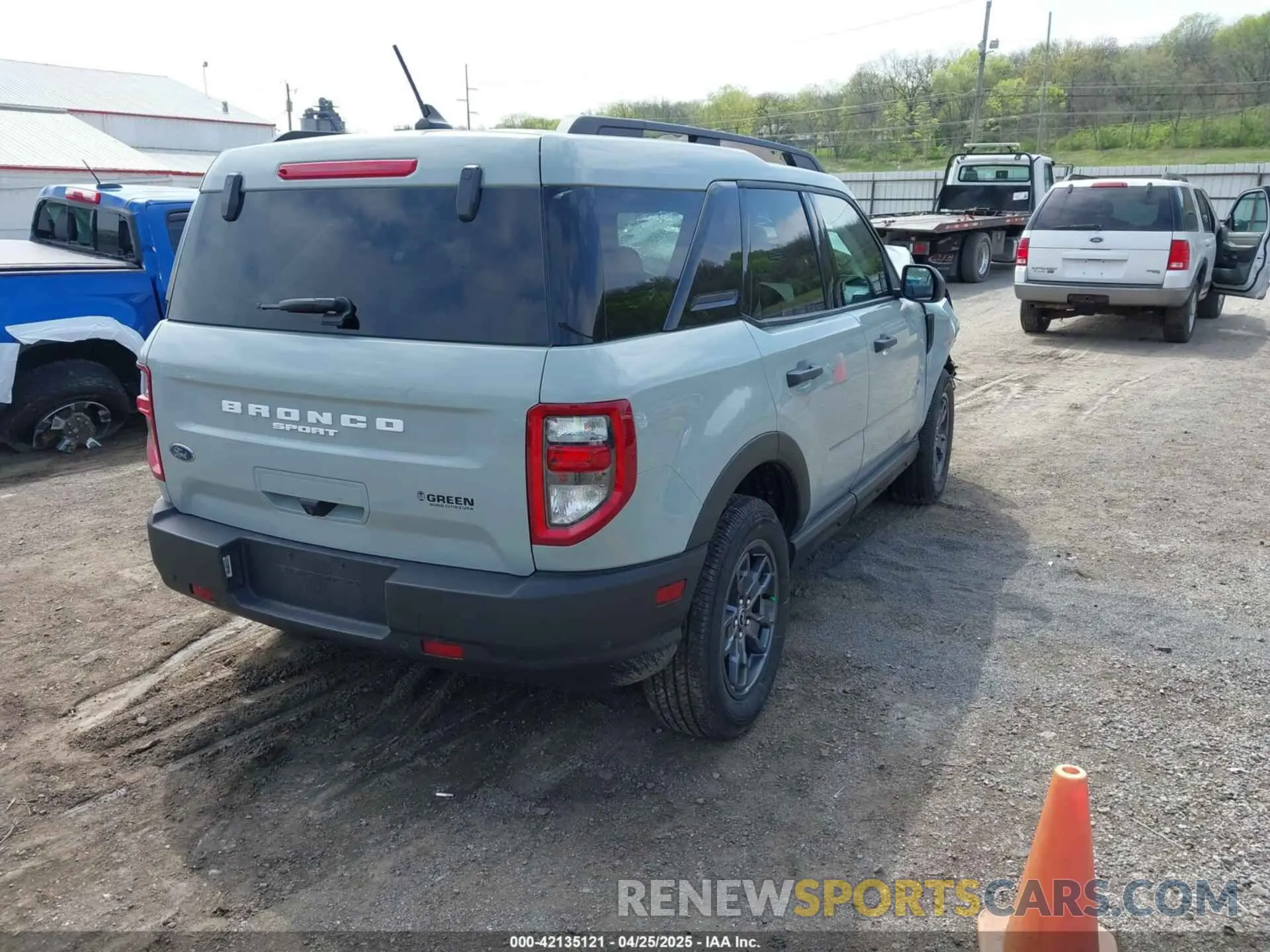 4 Photograph of a damaged car 3FMCR9B66NRD32438 FORD BRONCO SPORT 2022