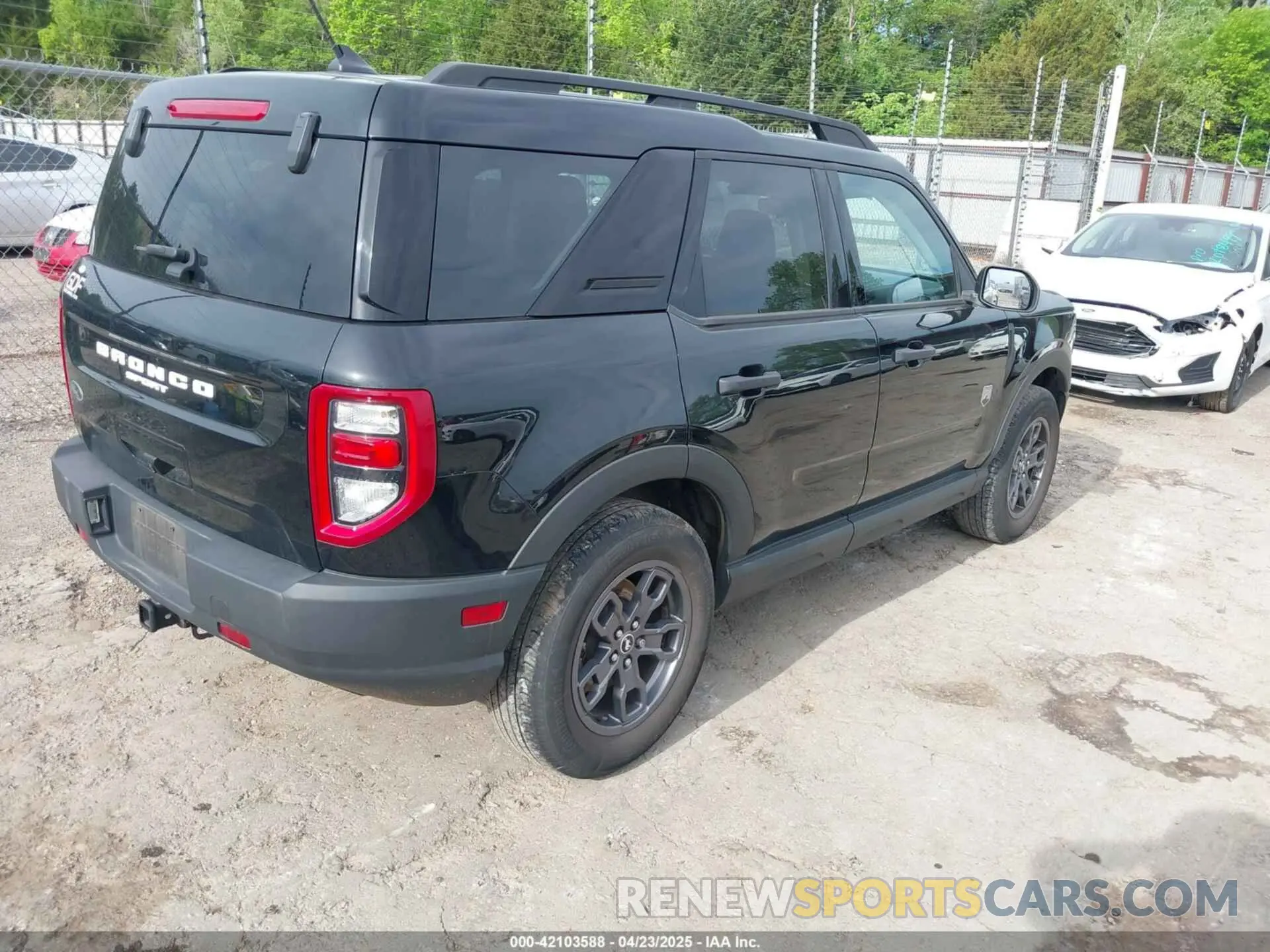 4 Photograph of a damaged car 3FMCR9B68NRD20484 FORD BRONCO SPORT 2022