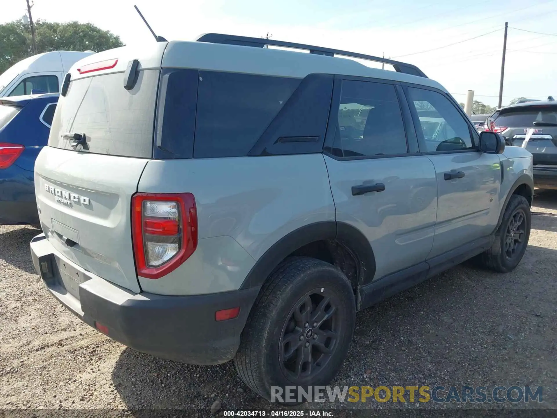 4 Photograph of a damaged car 3FMCR9B68NRD66493 FORD BRONCO SPORT 2022