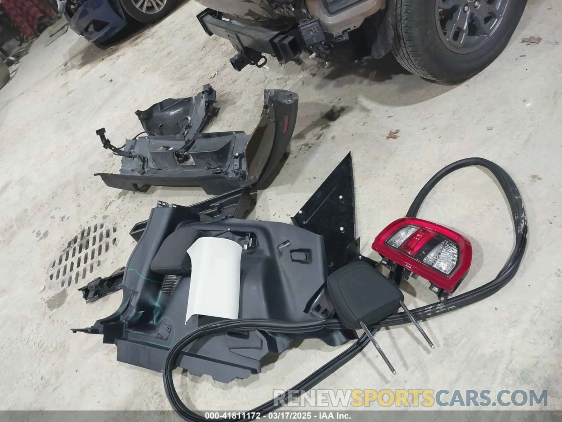 12 Photograph of a damaged car 3FMCR9B68NRE36560 FORD BRONCO SPORT 2022