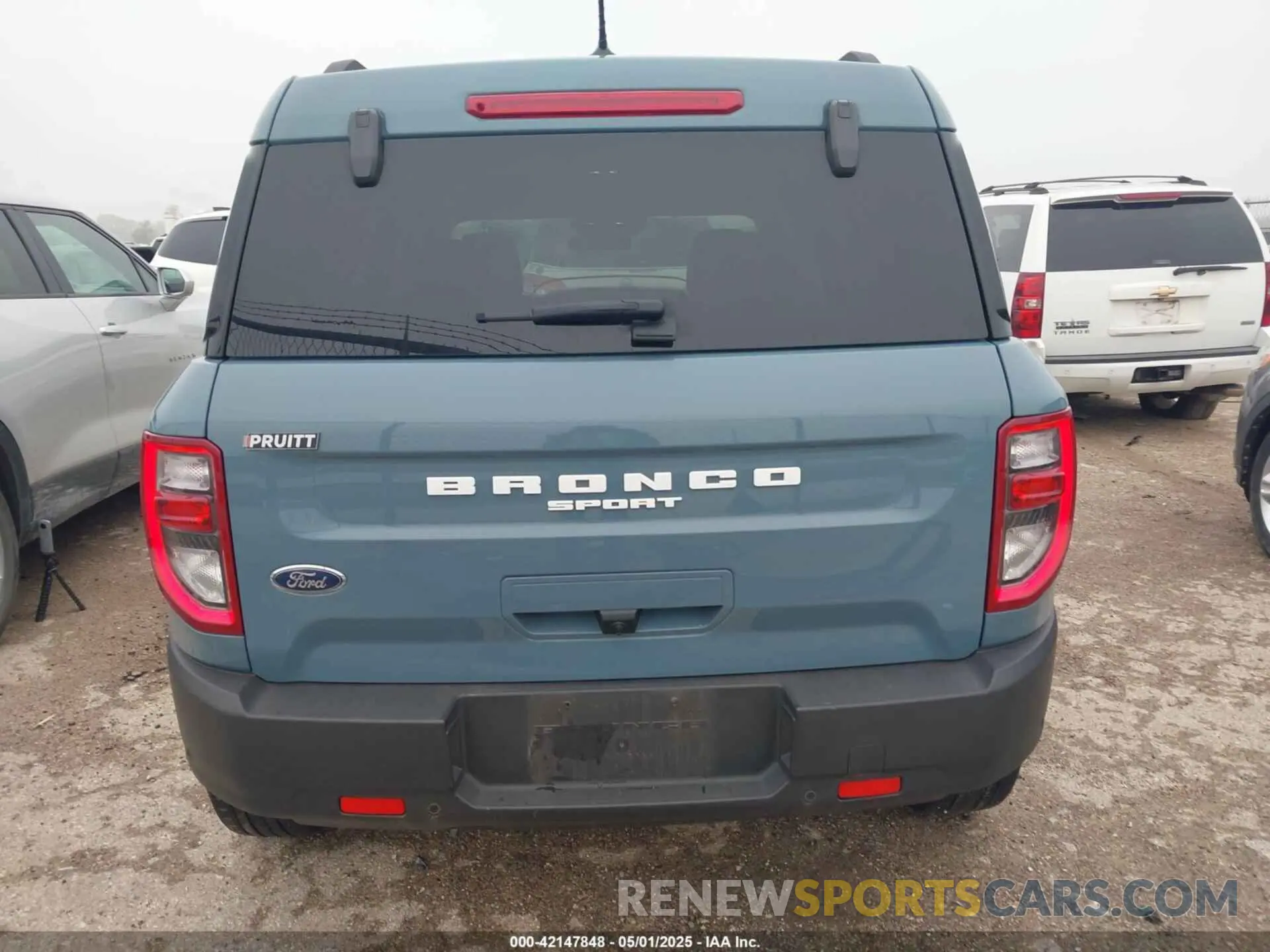 17 Photograph of a damaged car 3FMCR9B69NRE33358 FORD BRONCO SPORT 2022