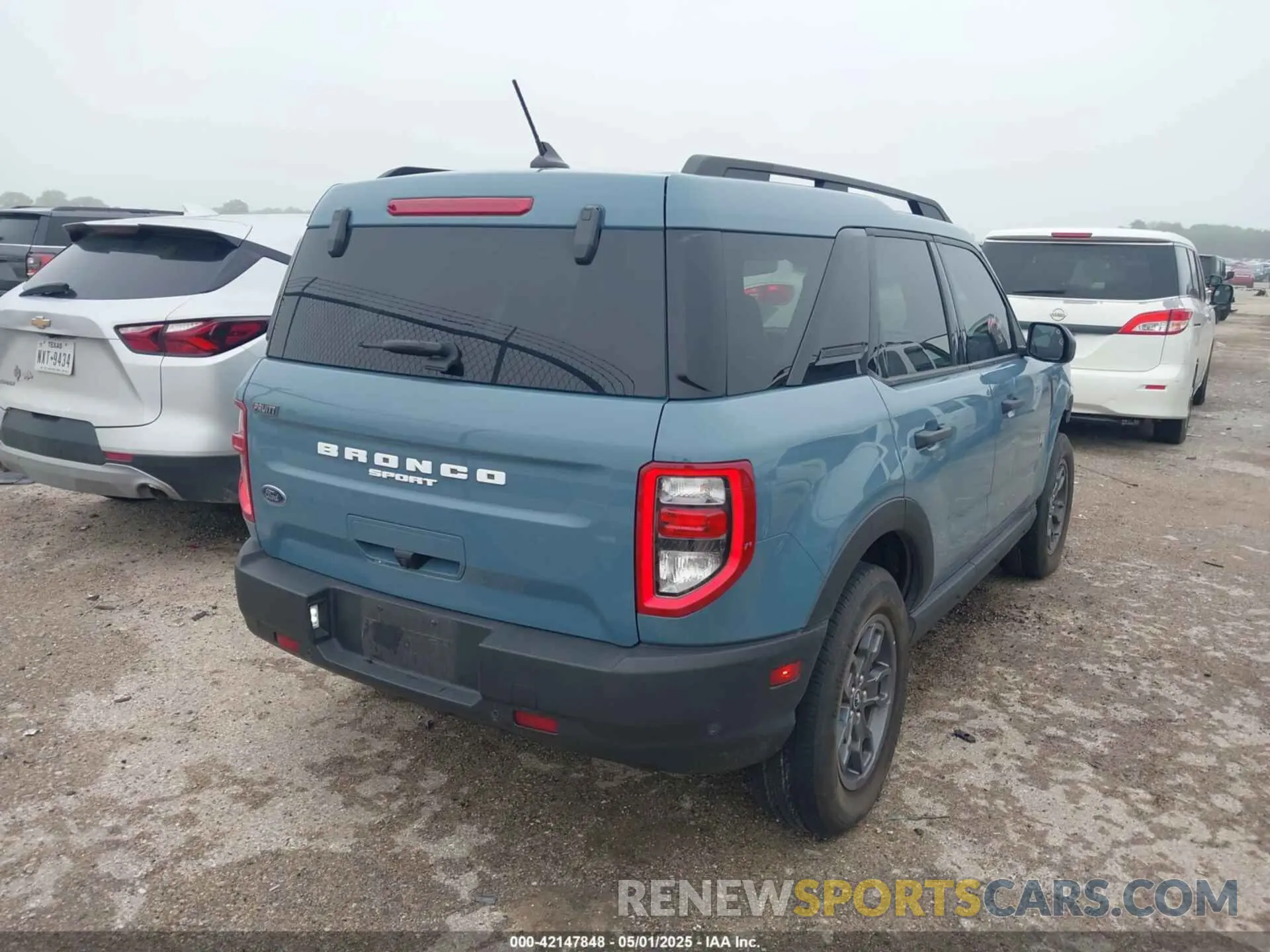 4 Photograph of a damaged car 3FMCR9B69NRE33358 FORD BRONCO SPORT 2022