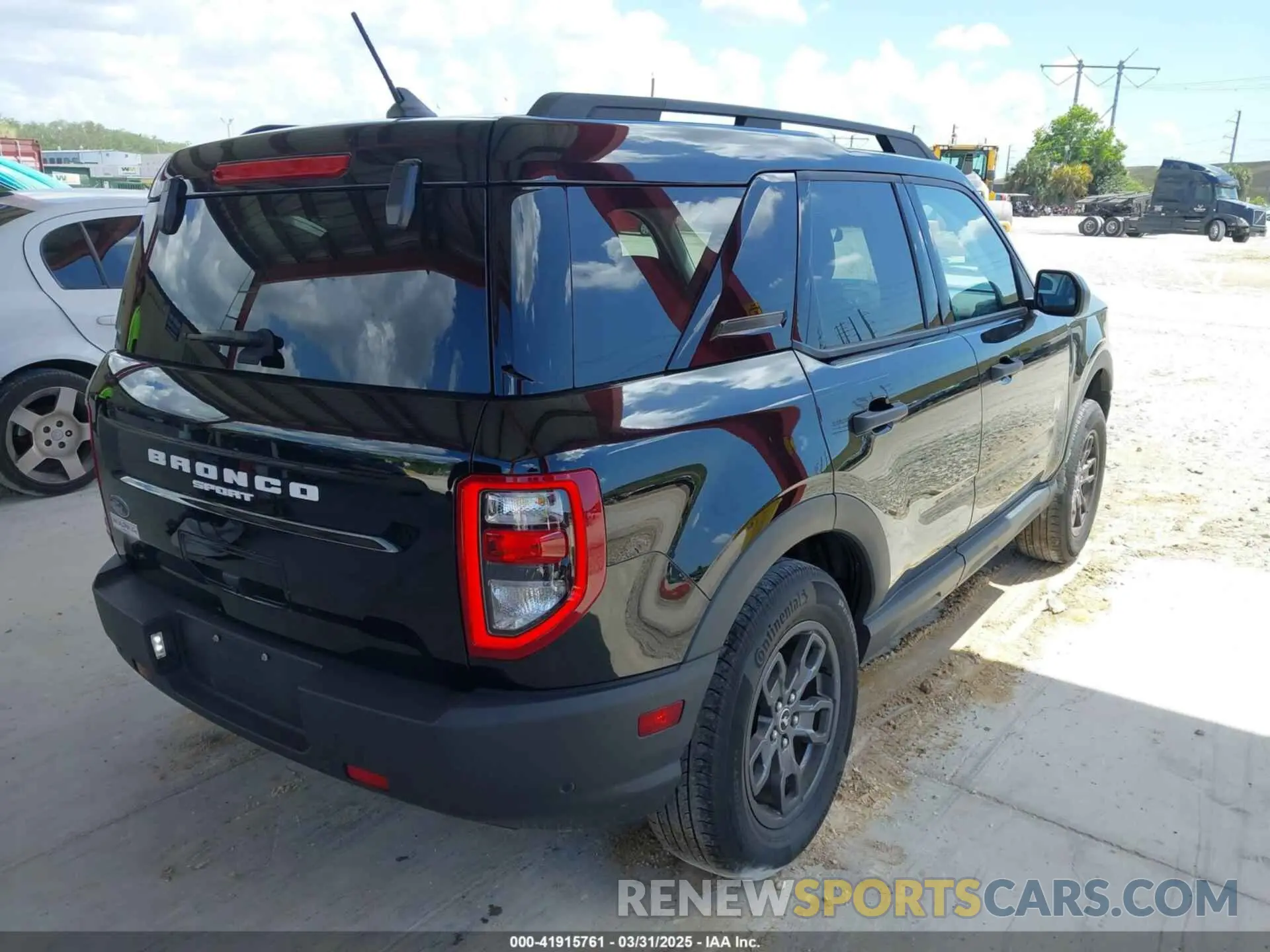 4 Photograph of a damaged car 3FMCR9B6XNRE36866 FORD BRONCO SPORT 2022
