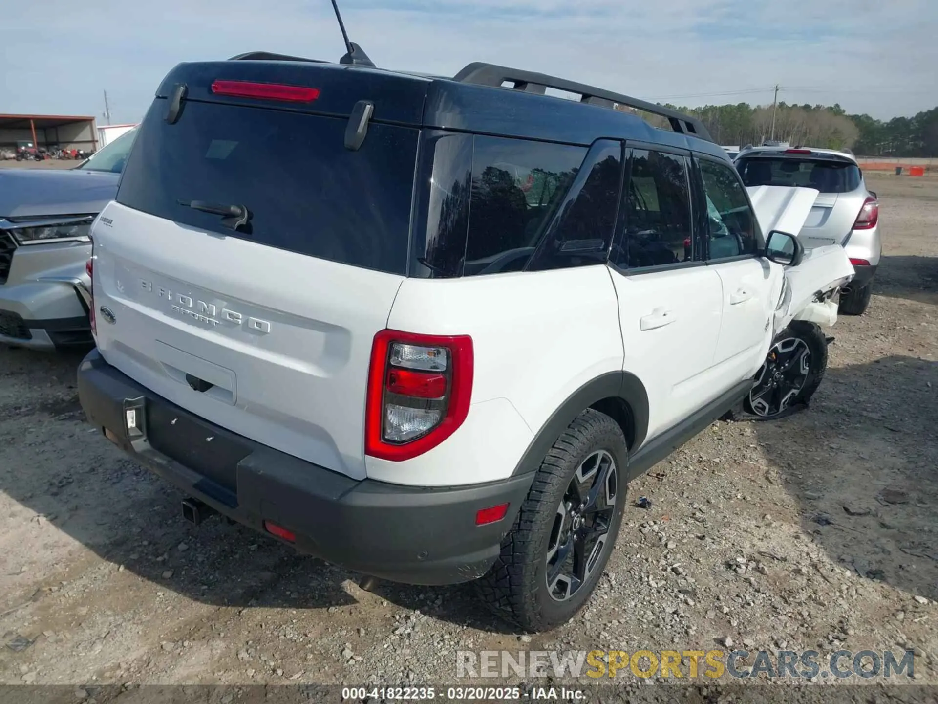 4 Photograph of a damaged car 3FMCR9C63NRD92661 FORD BRONCO SPORT 2022