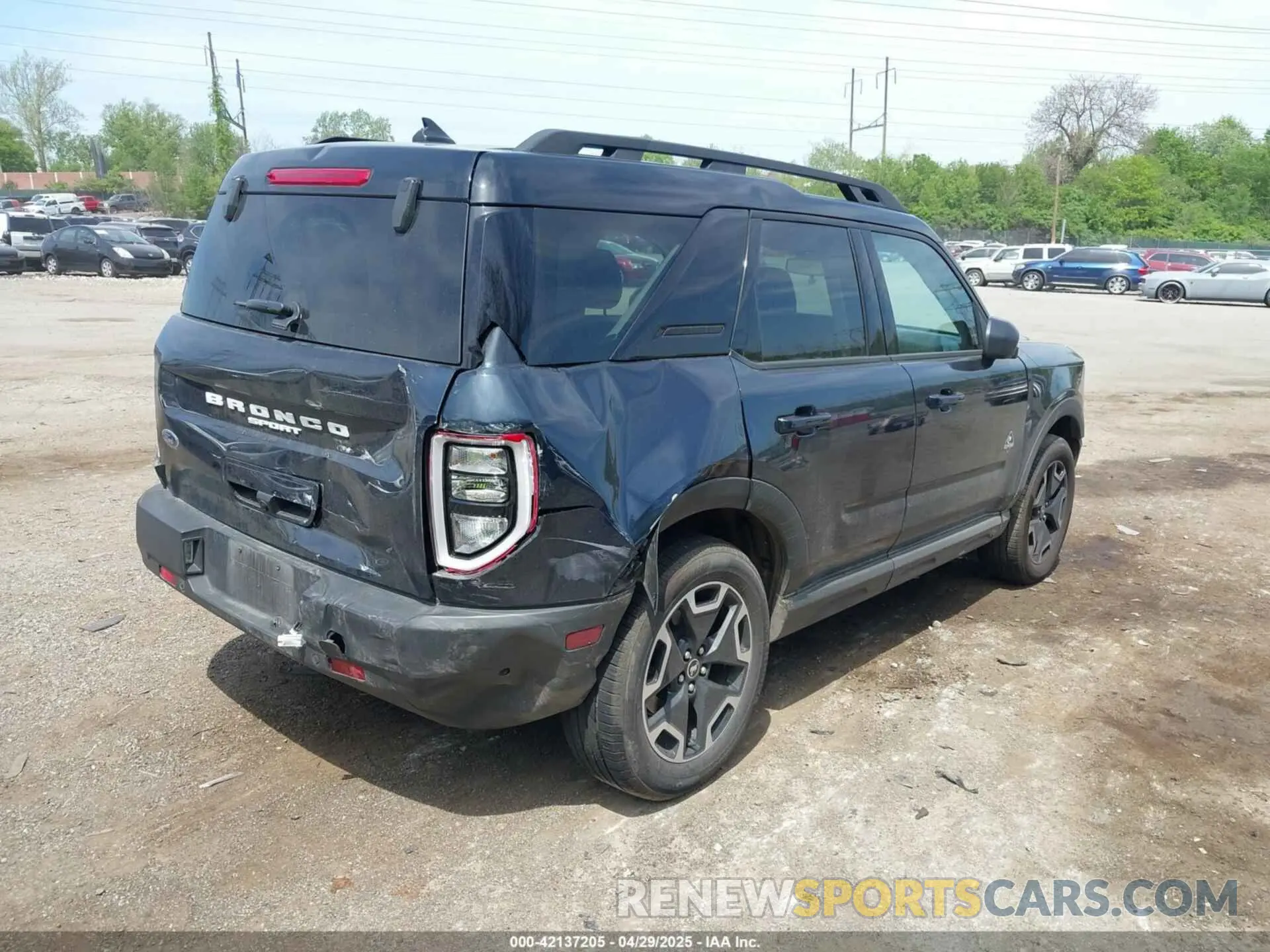 17 Photograph of a damaged car 3FMCR9C63NRE27487 FORD BRONCO SPORT 2022