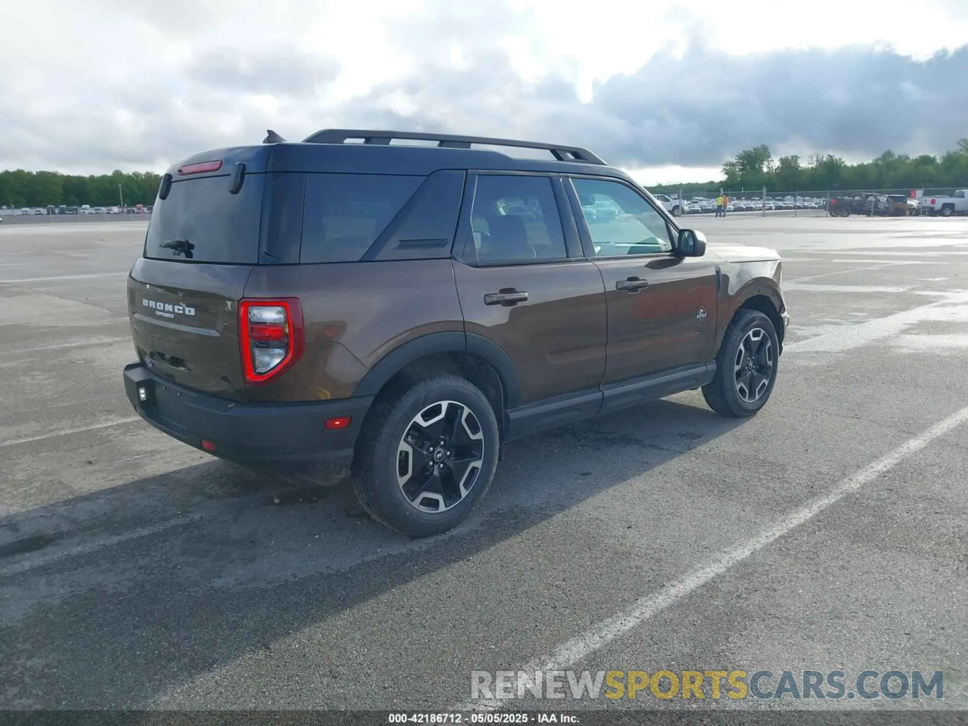 4 Photograph of a damaged car 3FMCR9C64NRE24601 FORD BRONCO SPORT 2022