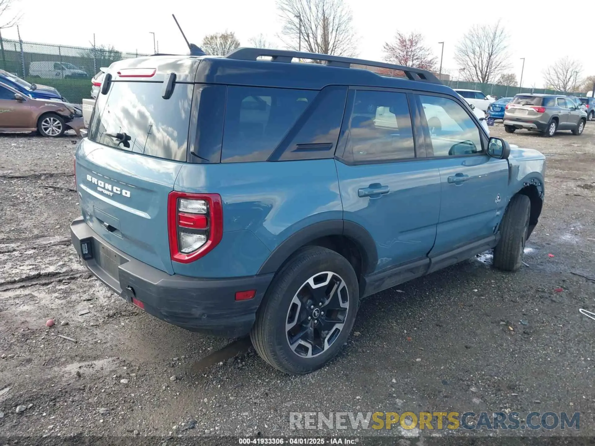 4 Photograph of a damaged car 3FMCR9C66NRD24368 FORD BRONCO SPORT 2022