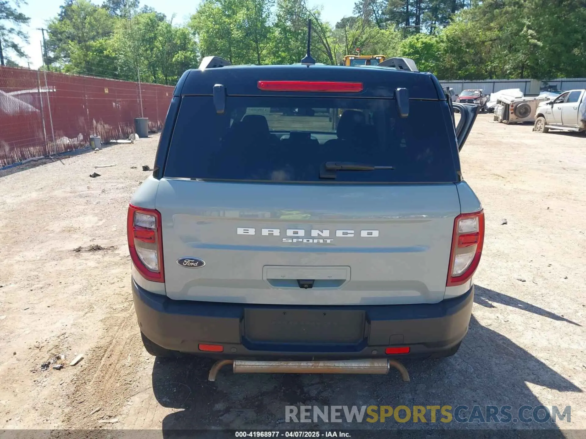 17 Photograph of a damaged car 3FMCR9C67NRD82022 FORD BRONCO SPORT 2022