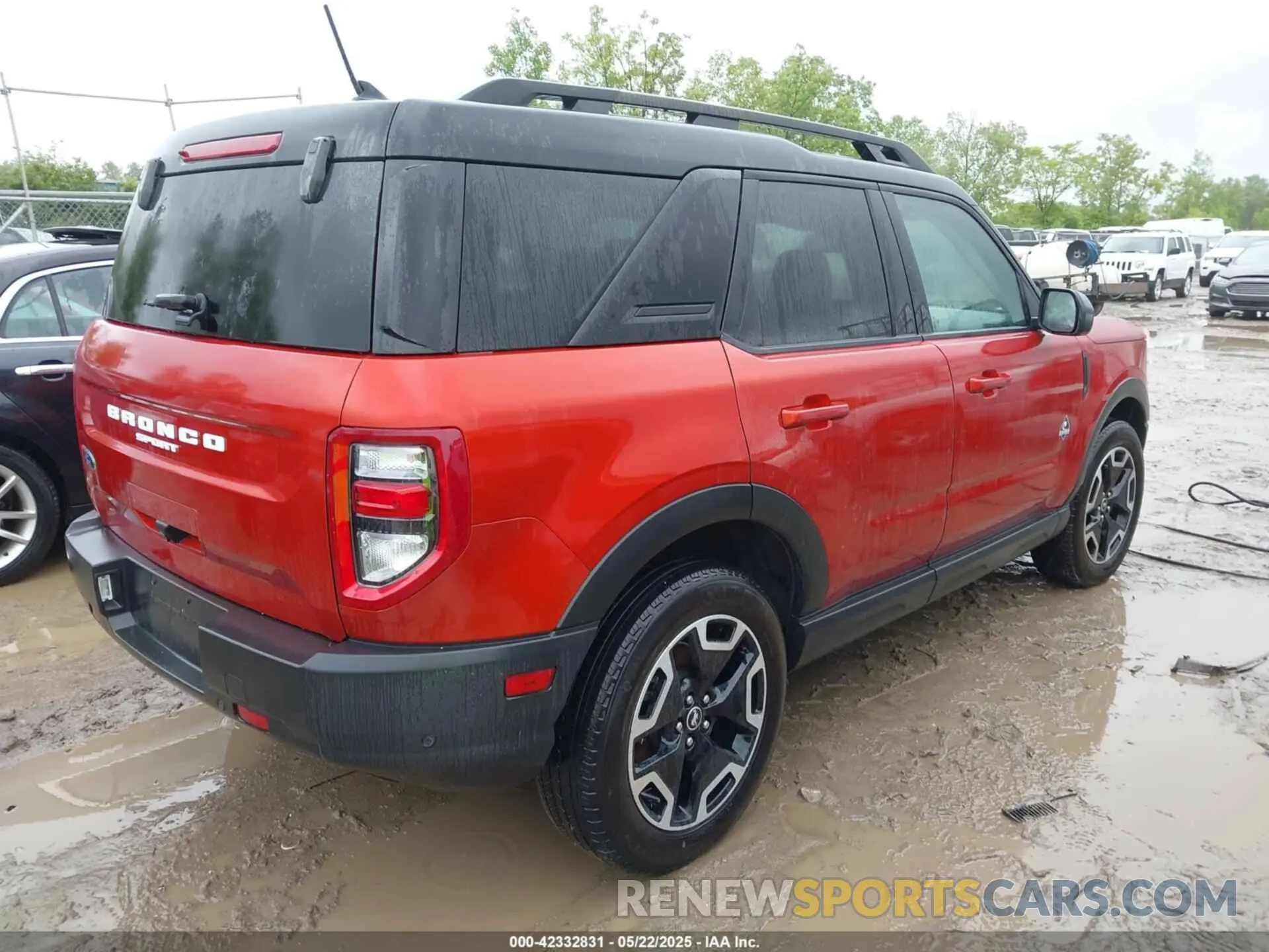 4 Photograph of a damaged car 3FMCR9C68NRD70803 FORD BRONCO SPORT 2022