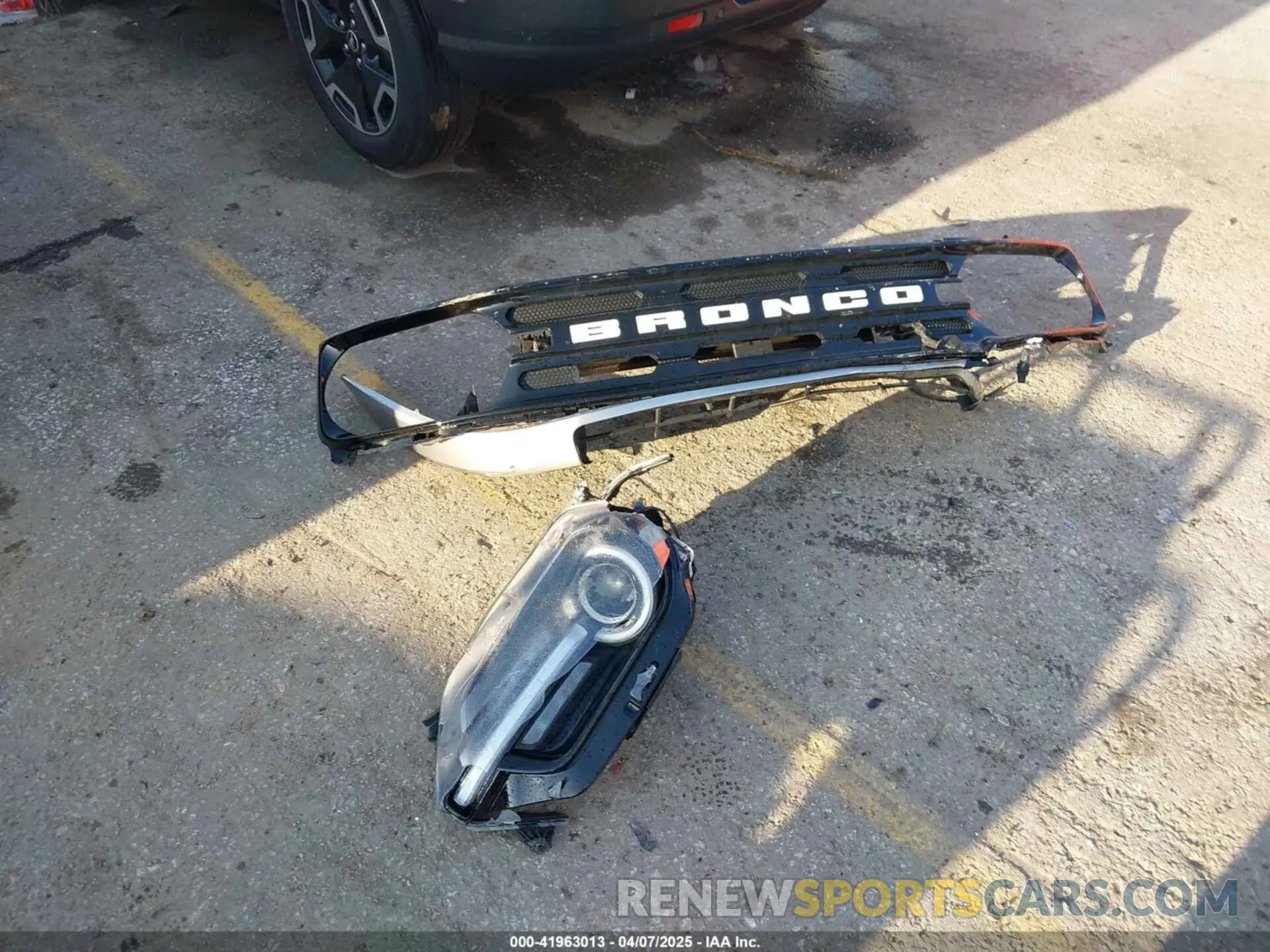 12 Photograph of a damaged car 3FMCR9C6XNRE17667 FORD BRONCO SPORT 2022