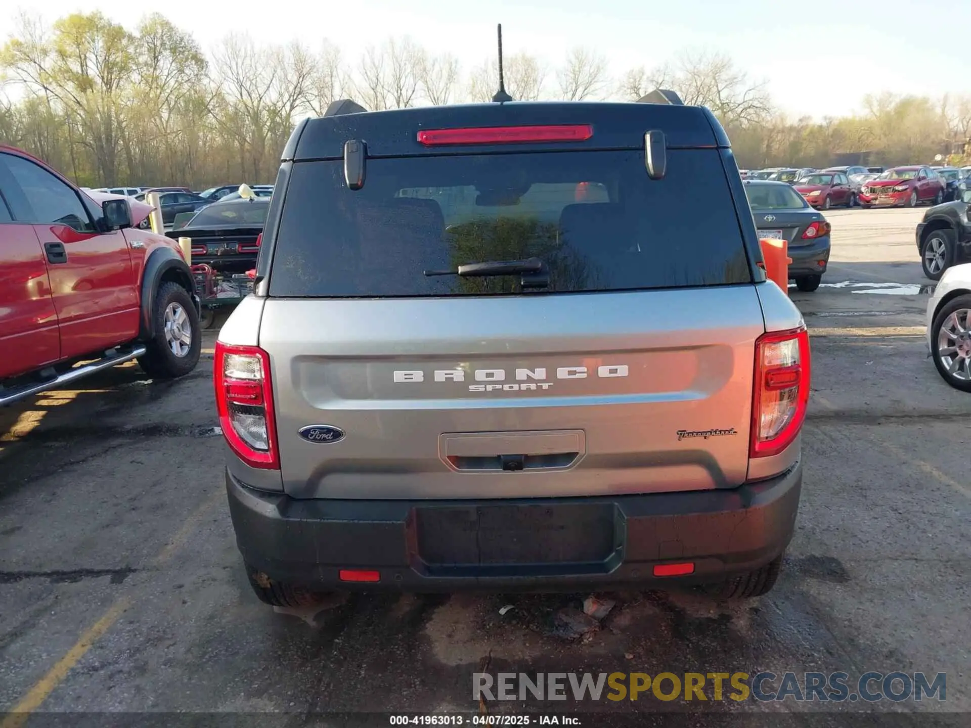 17 Photograph of a damaged car 3FMCR9C6XNRE17667 FORD BRONCO SPORT 2022