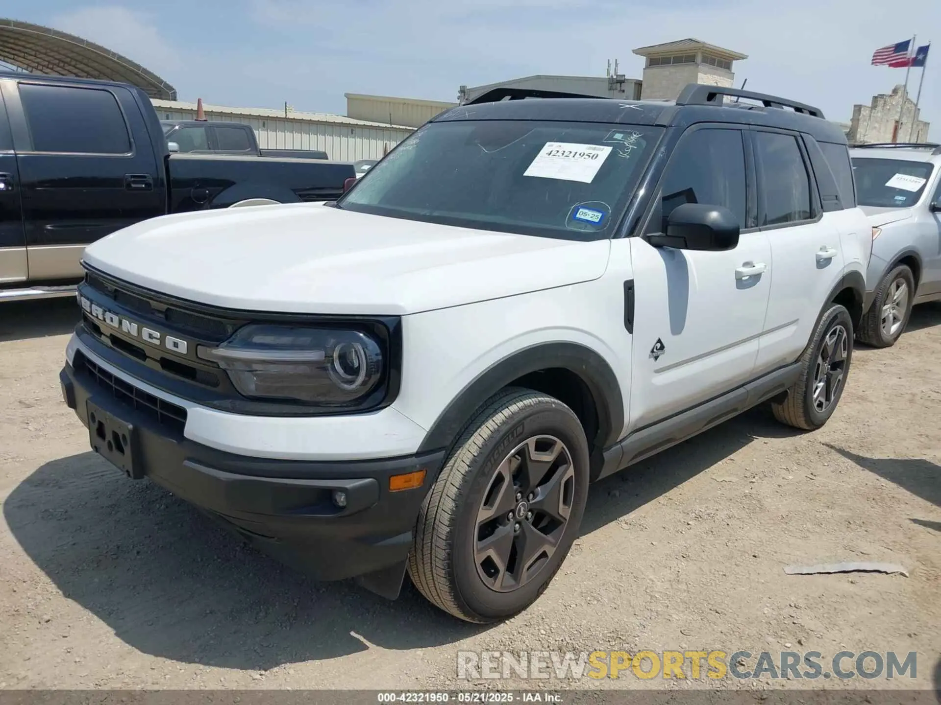 2 Photograph of a damaged car 3FMCR9C6XNRE27616 FORD BRONCO SPORT 2022
