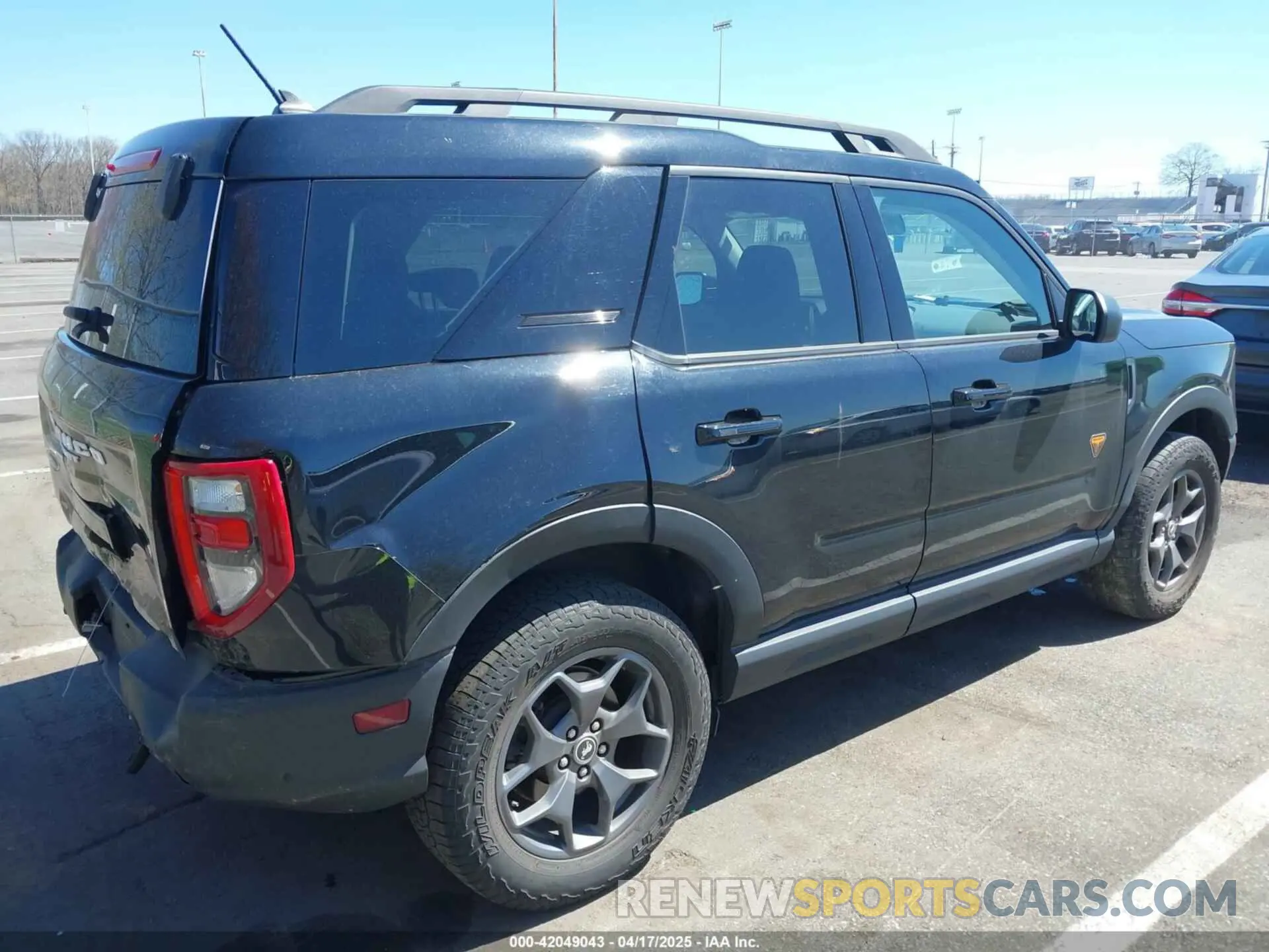 4 Photograph of a damaged car 3FMCR9D94NRE31332 FORD BRONCO SPORT 2022