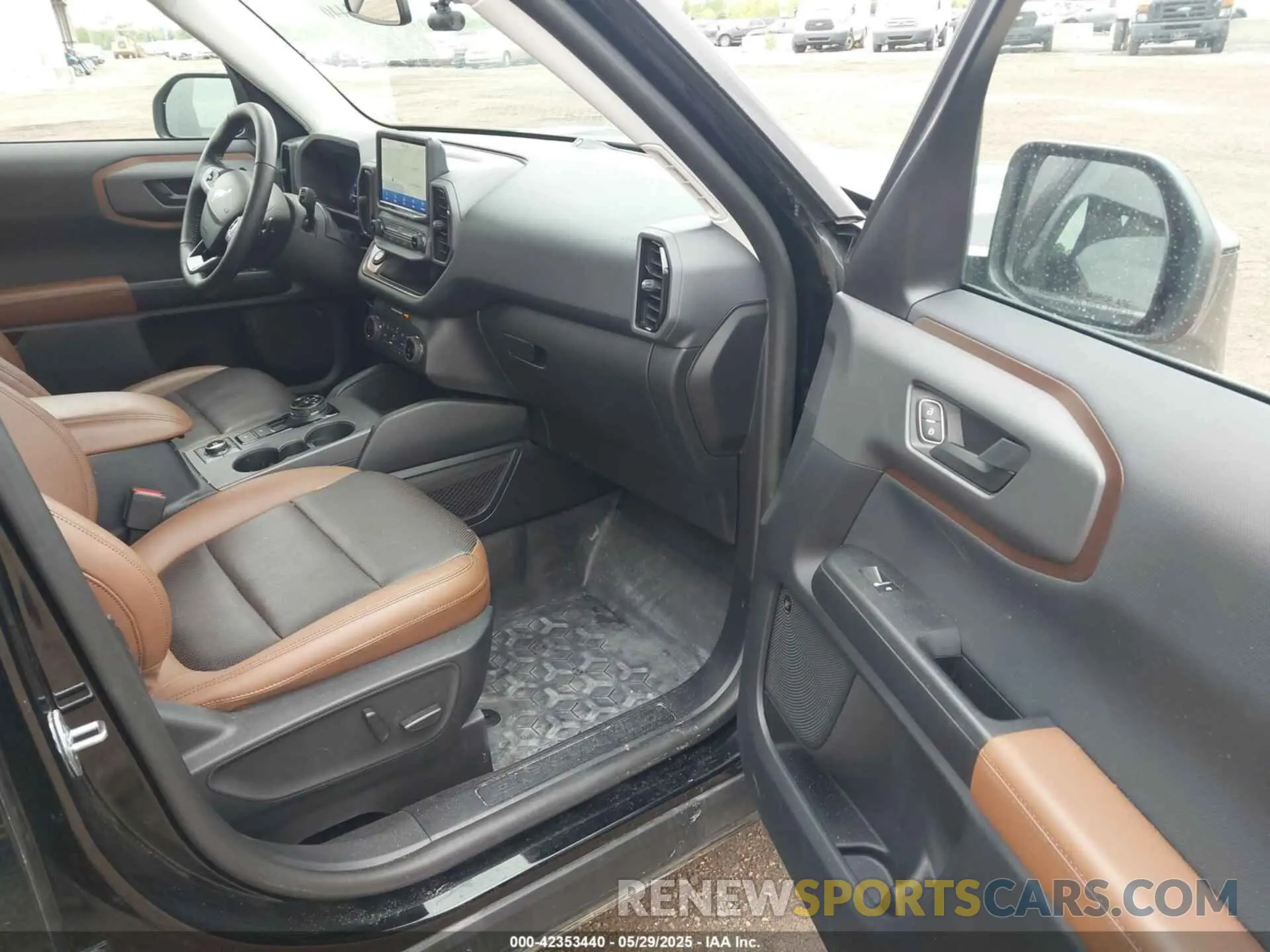 5 Photograph of a damaged car 3FMCR9D96NRD00726 FORD BRONCO SPORT 2022