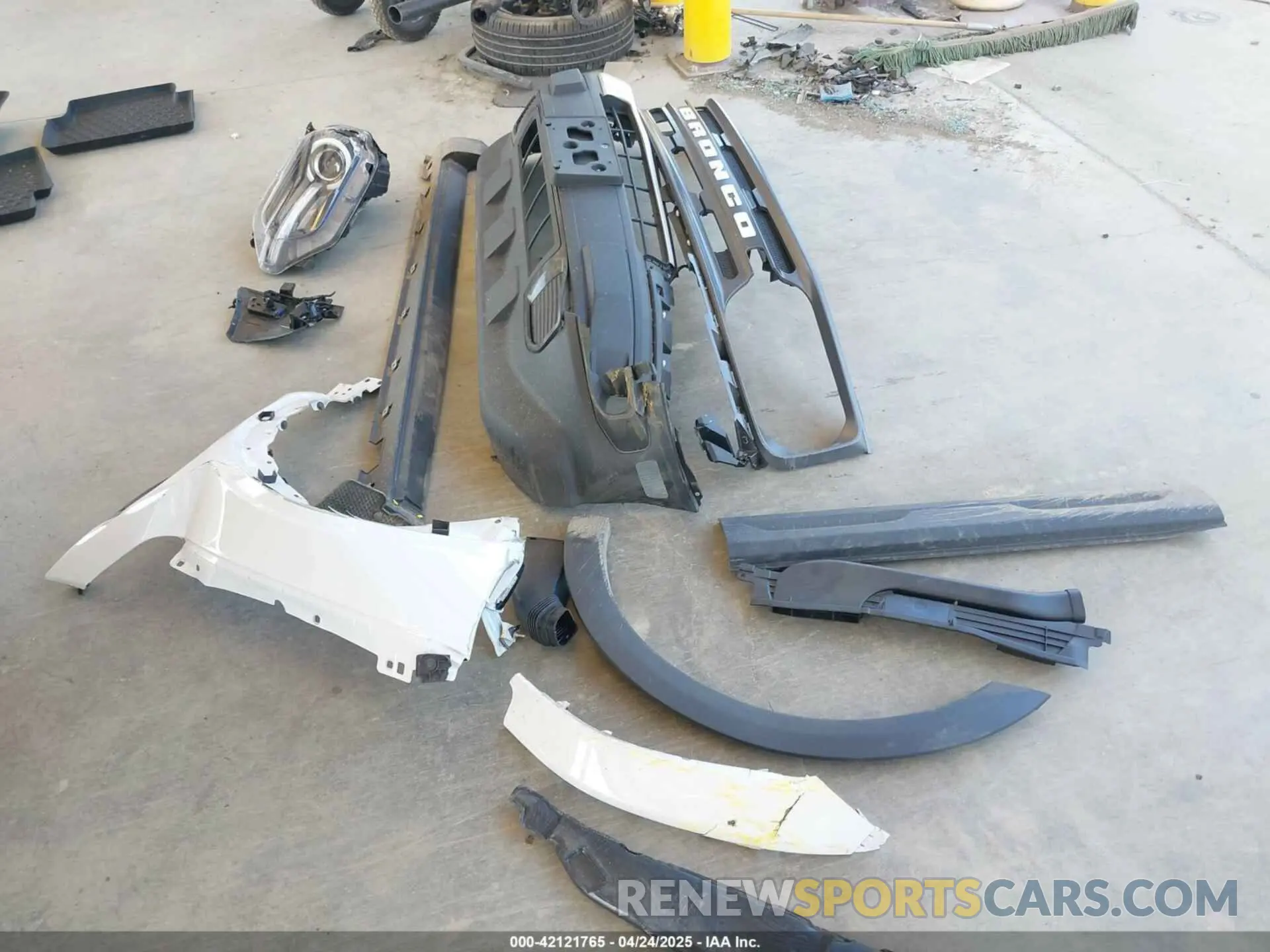 12 Photograph of a damaged car 3FMCR9B64RRE20393 FORD BRONCO SPORT 2024