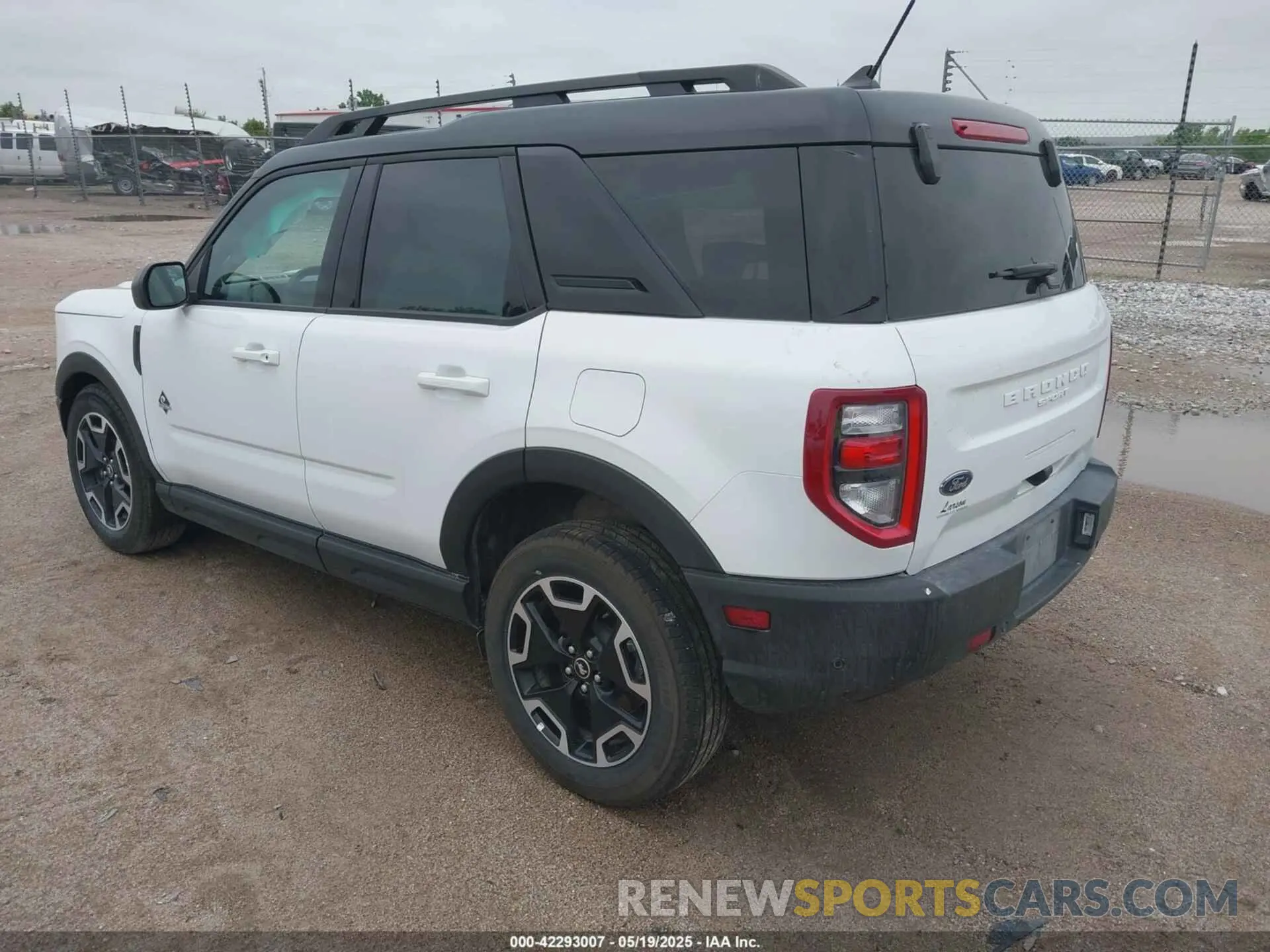 3 Photograph of a damaged car 3FMCR9C66RRE99306 FORD BRONCO SPORT 2024