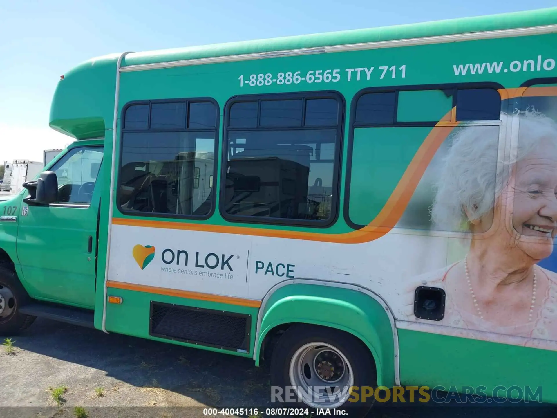 18 Photograph of a damaged car 1FDEE3FS6KDC17707 FORD E-350 CUTAWAY 2019