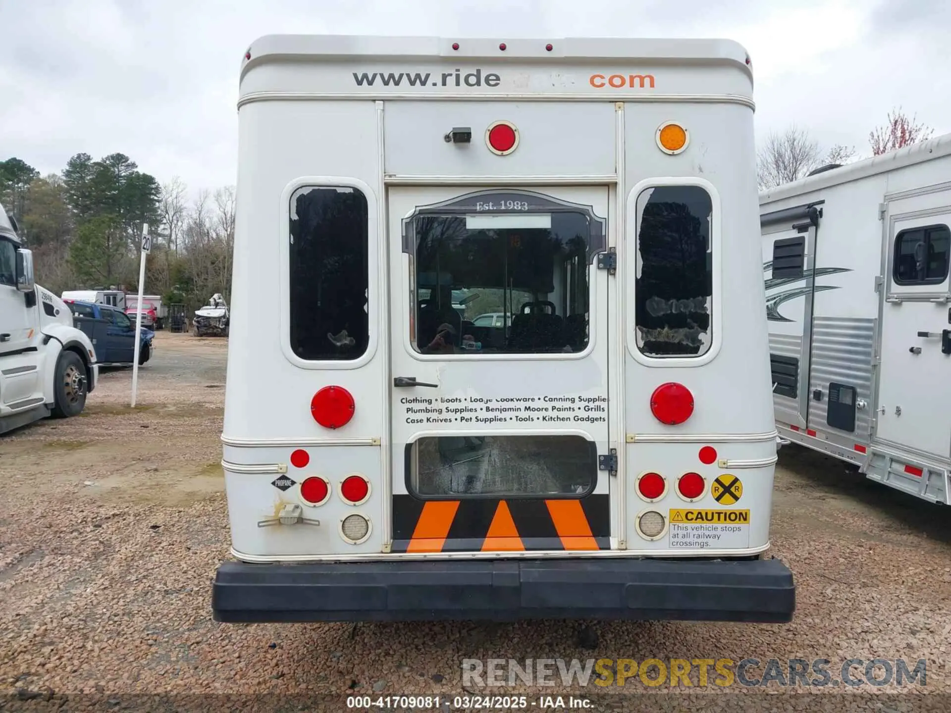 17 Photograph of a damaged car 1FDEE3FS7KDC59562 FORD E-350 CUTAWAY 2019