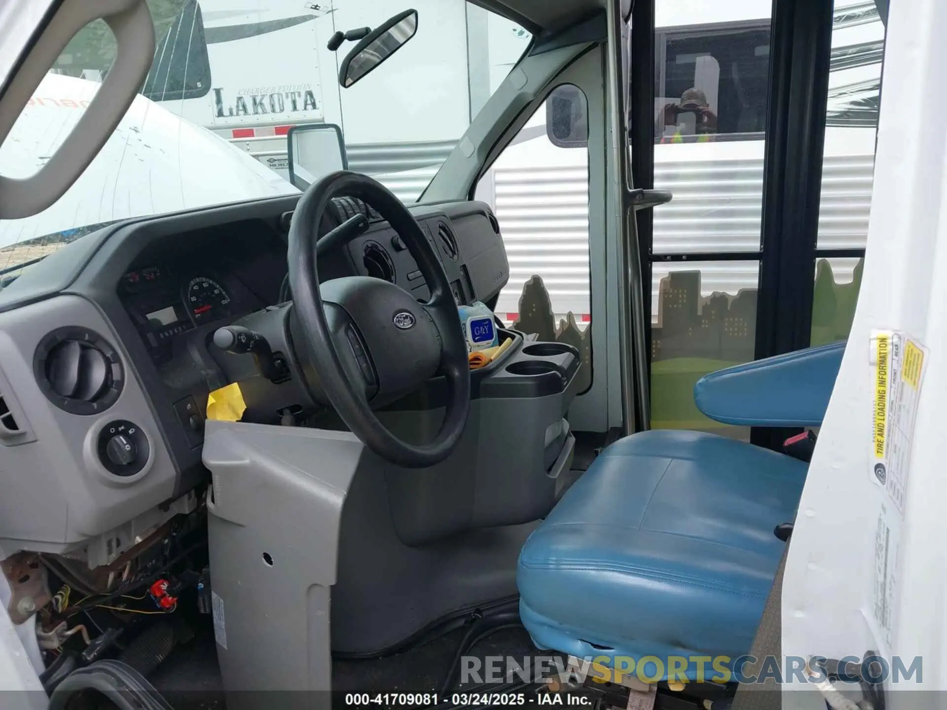 6 Photograph of a damaged car 1FDEE3FS7KDC59562 FORD E-350 CUTAWAY 2019