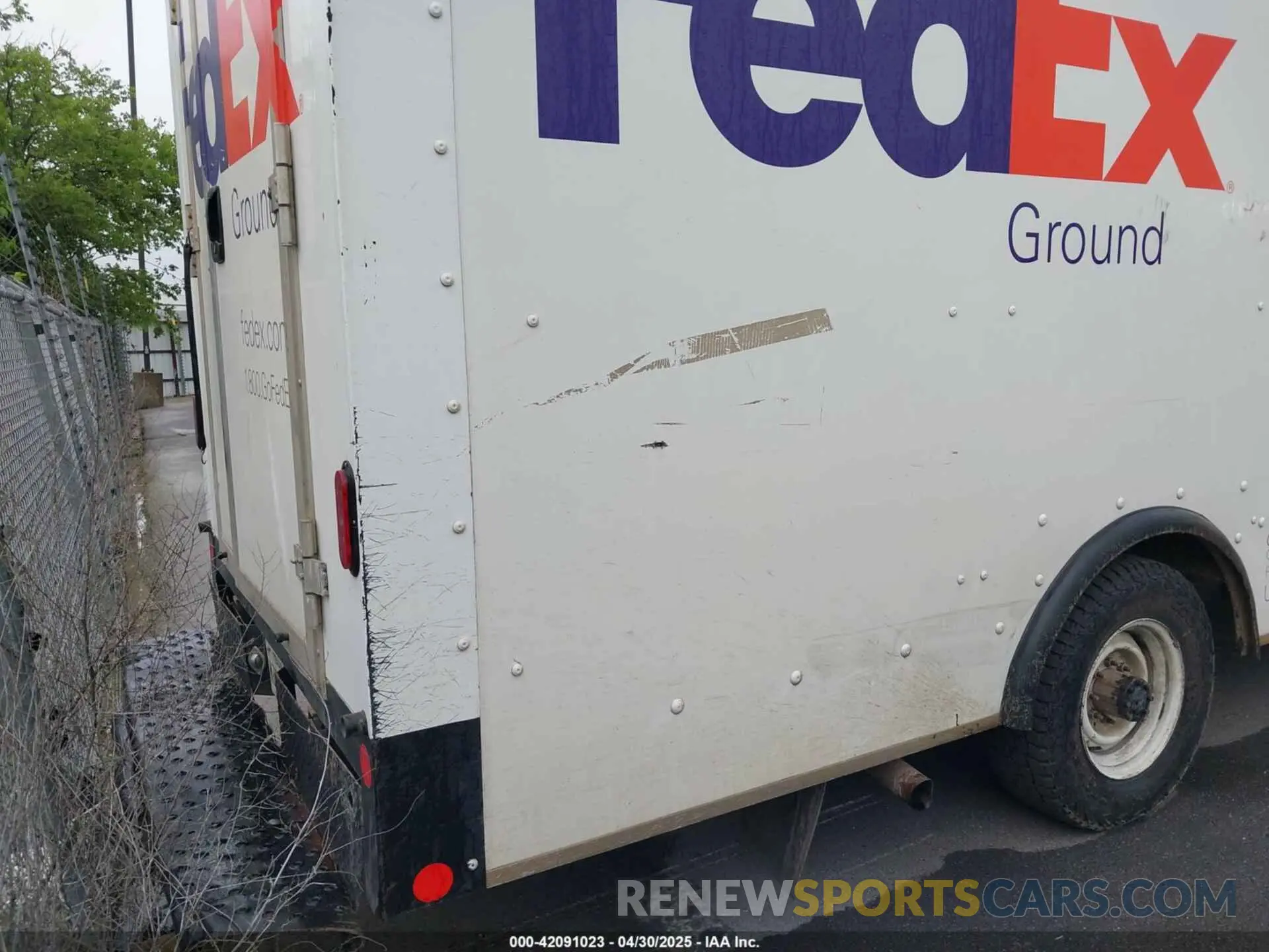 4 Photograph of a damaged car 1FDWE3F63KDC59422 FORD E-350 CUTAWAY 2019