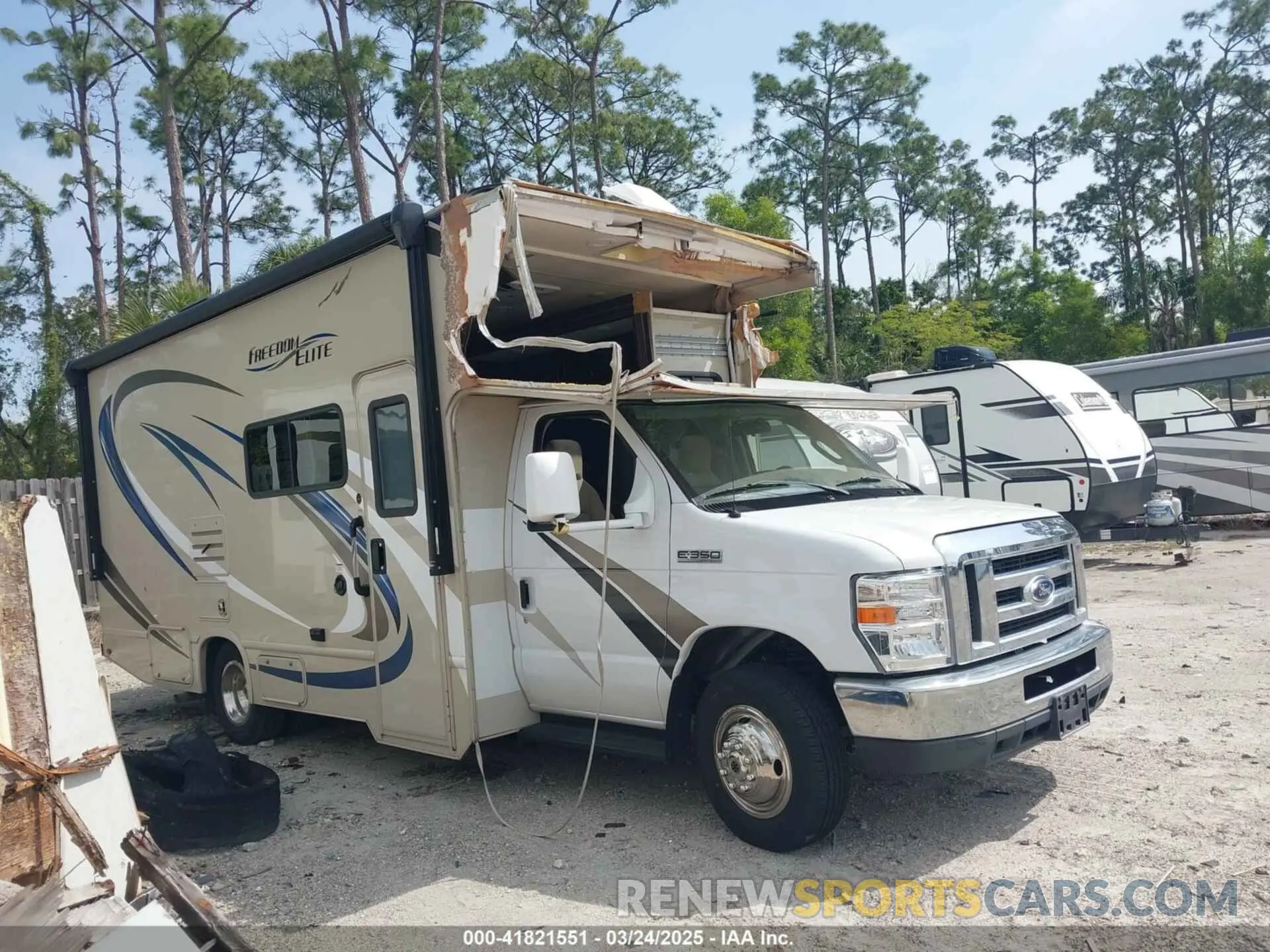 17 Photograph of a damaged car 1FDWE3FS0KDC25208 FORD E-350 CUTAWAY 2019