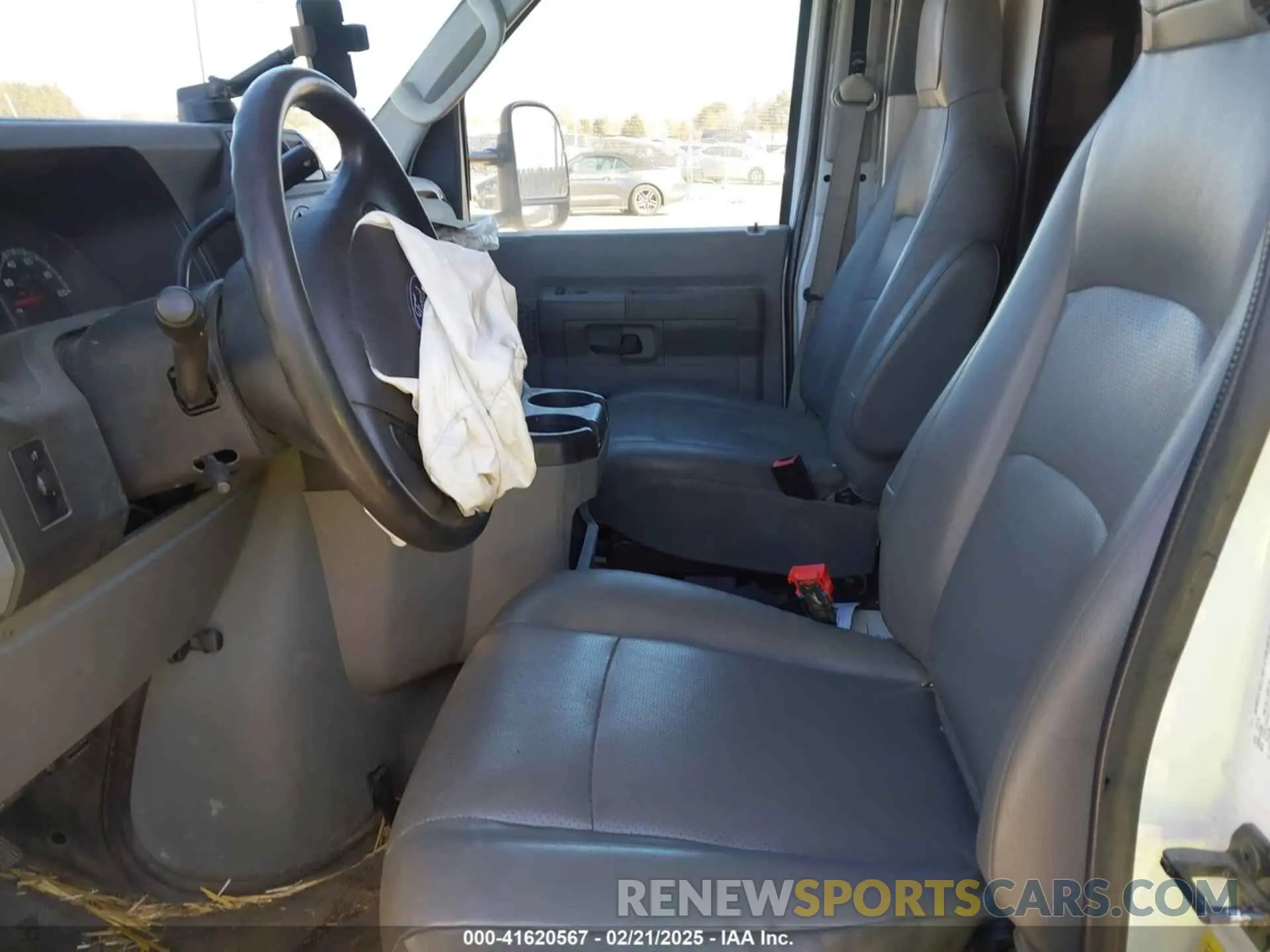 6 Photograph of a damaged car 1FDWE3FS9KDC02543 FORD E-350 CUTAWAY 2019