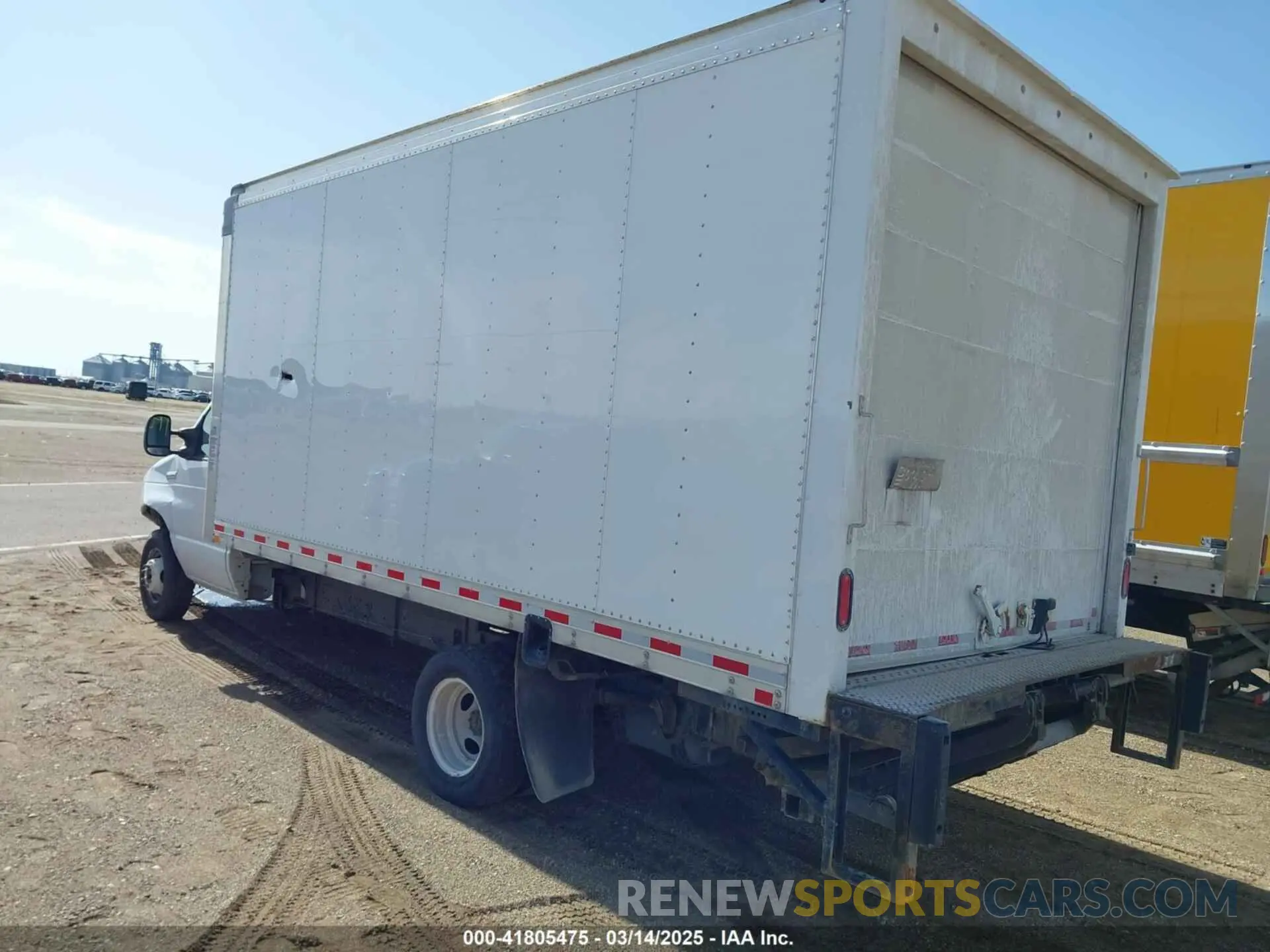 3 Photograph of a damaged car 1FDWE3FSXKDC02583 FORD E-350 CUTAWAY 2019