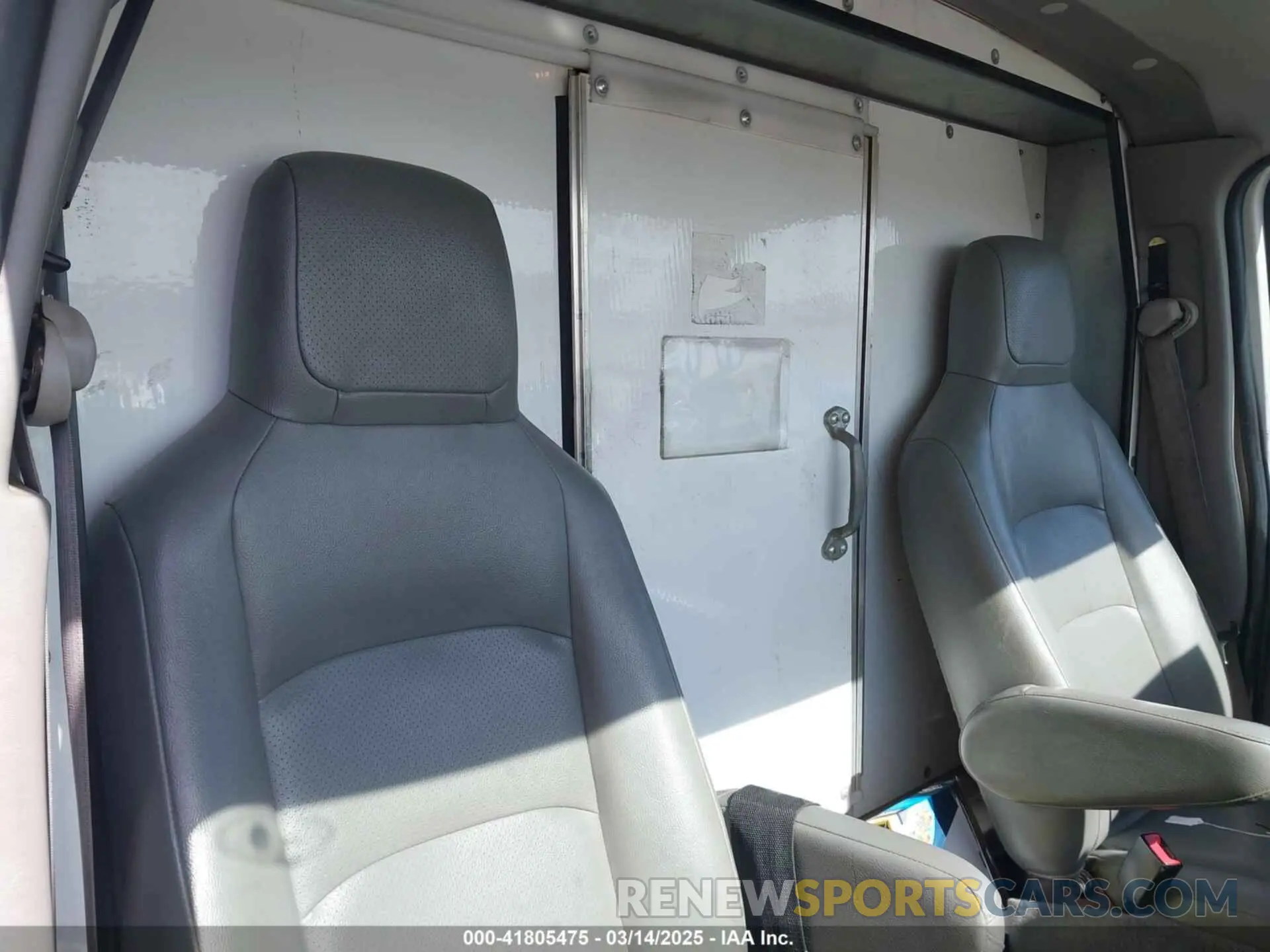 8 Photograph of a damaged car 1FDWE3FSXKDC02583 FORD E-350 CUTAWAY 2019