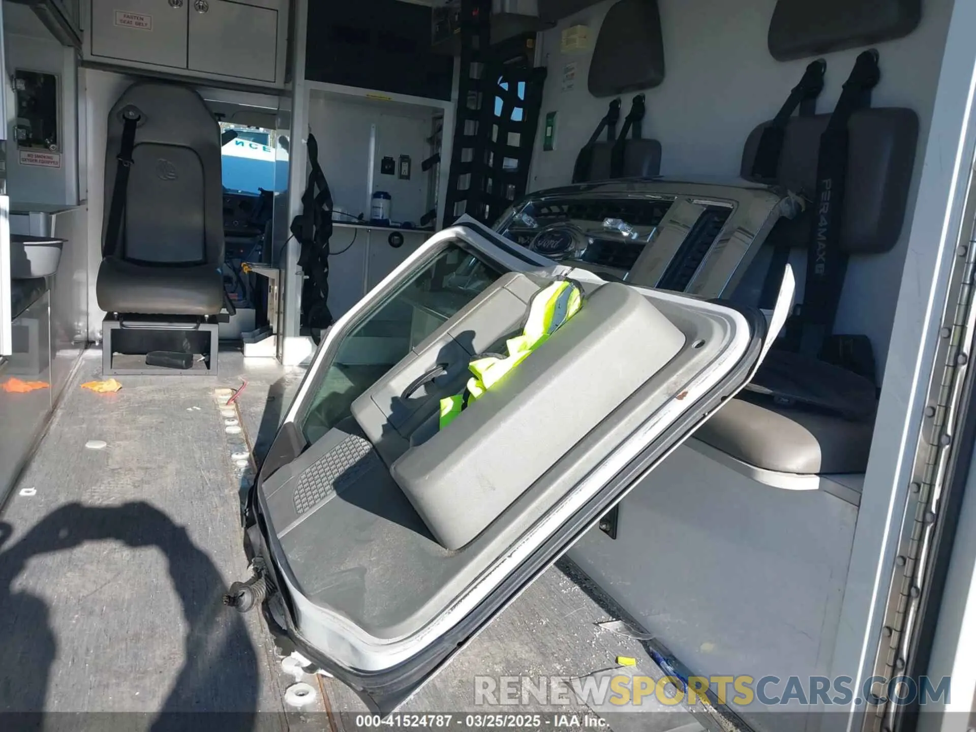 12 Photograph of a damaged car 1FDWE3FN1MDC01268 FORD E-350 CUTAWAY 2021