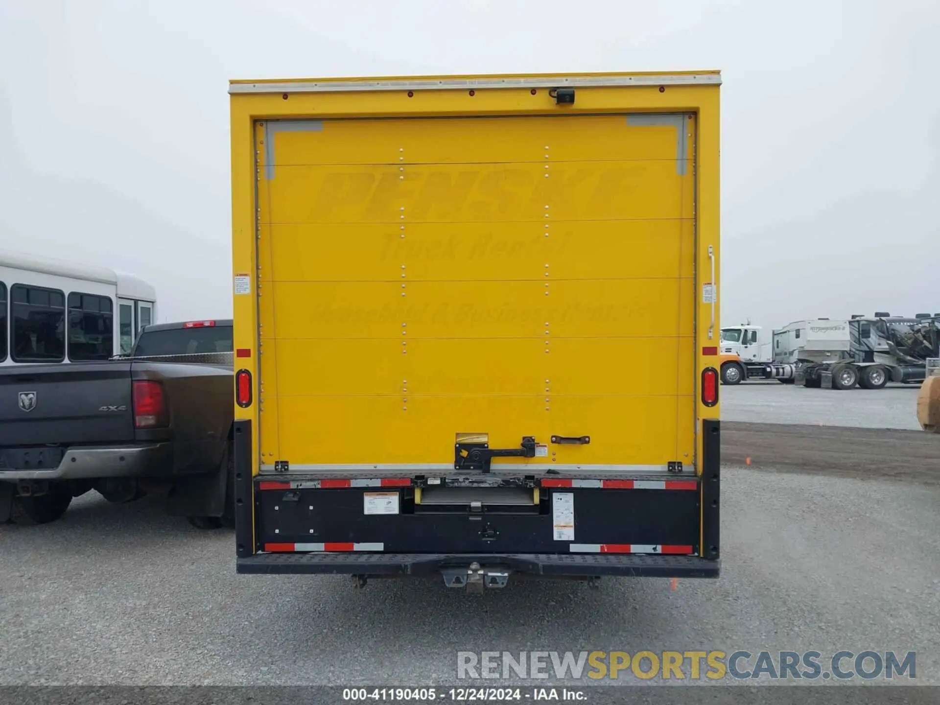15 Photograph of a damaged car 1FDWE3FNXMDC10325 FORD E-350 CUTAWAY 2021