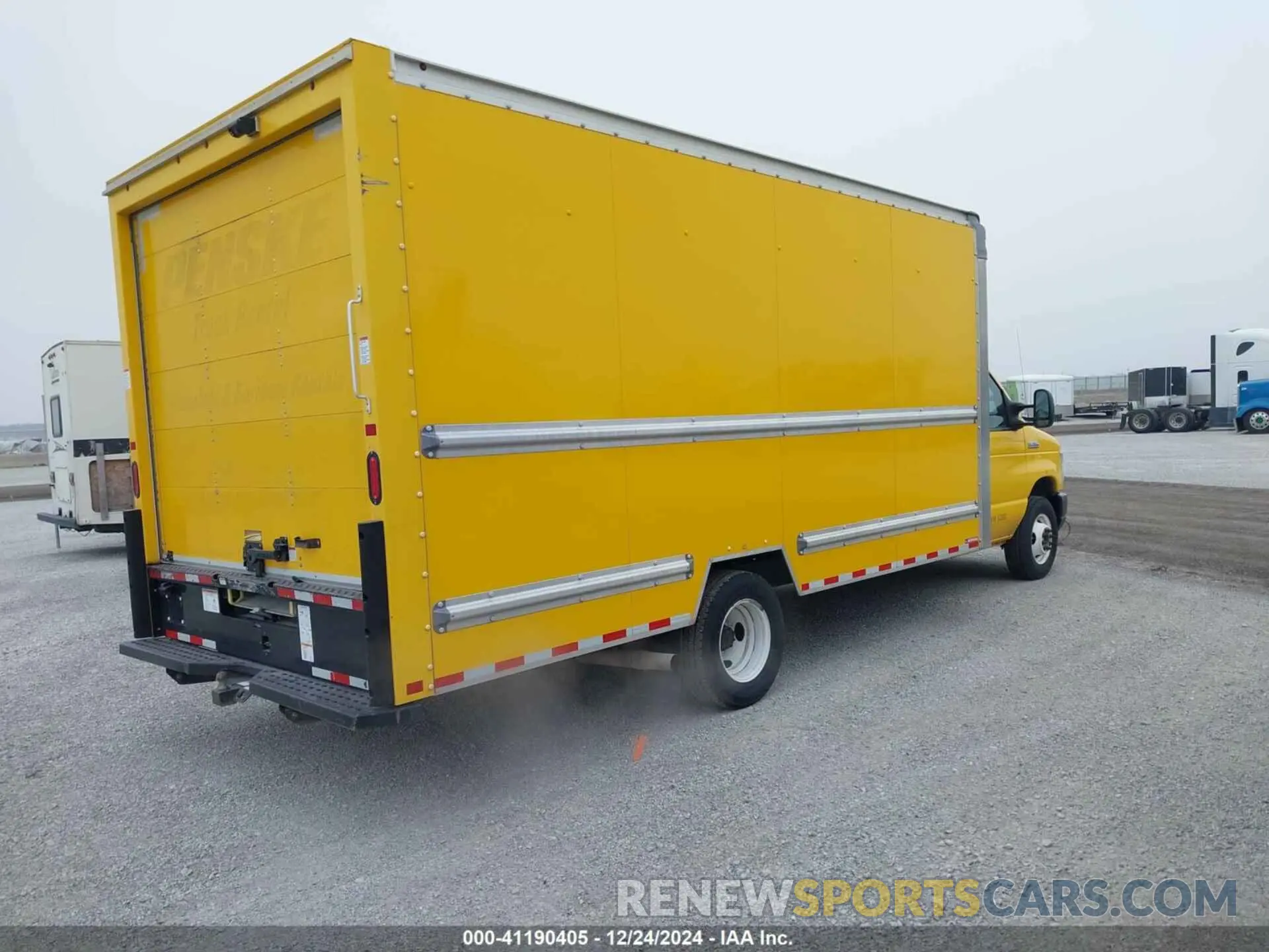 4 Photograph of a damaged car 1FDWE3FNXMDC10325 FORD E-350 CUTAWAY 2021