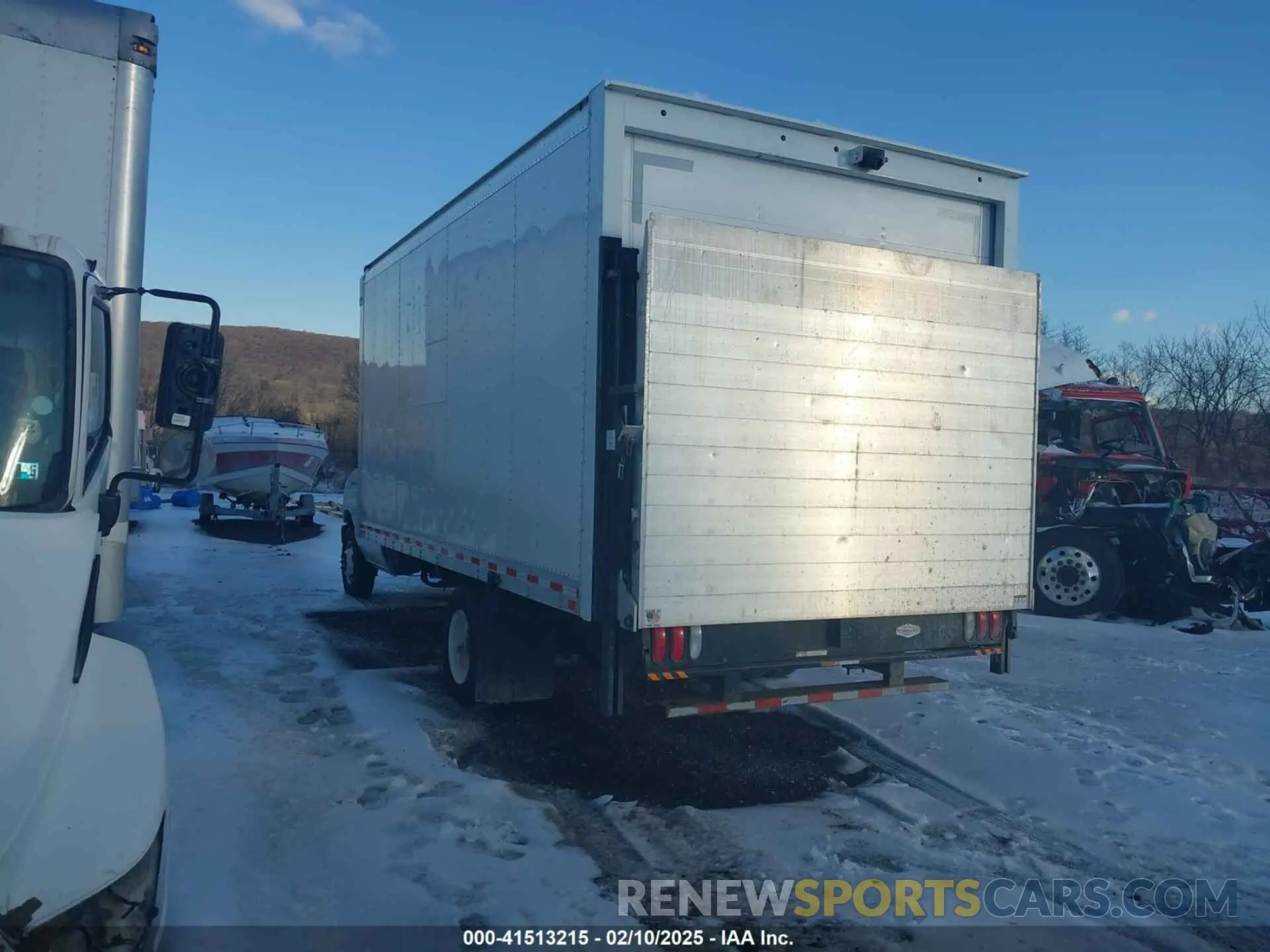 3 Photograph of a damaged car 1FDWE3FK4NDC10280 FORD E-350 CUTAWAY 2022