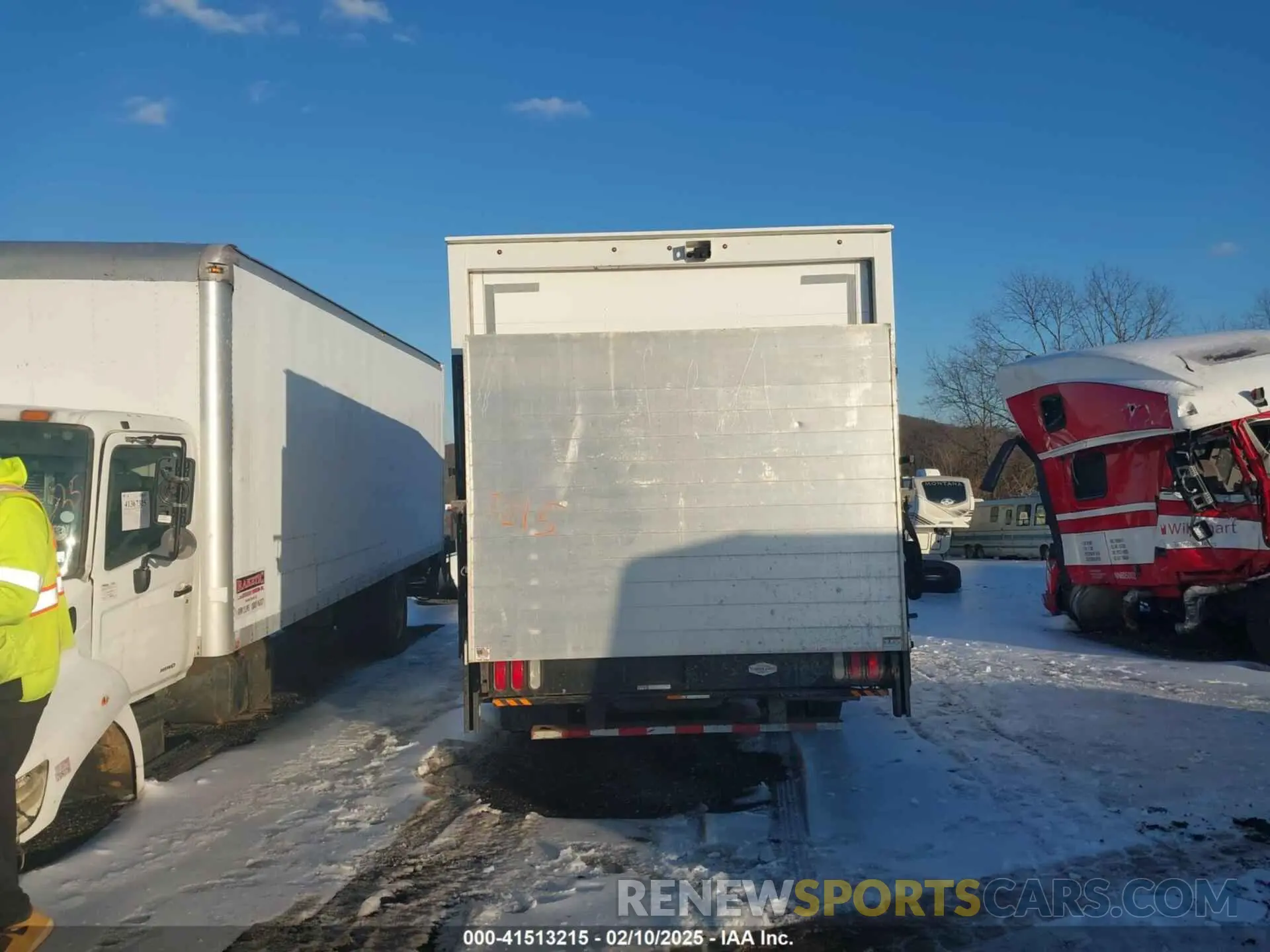 8 Photograph of a damaged car 1FDWE3FK4NDC10280 FORD E-350 CUTAWAY 2022