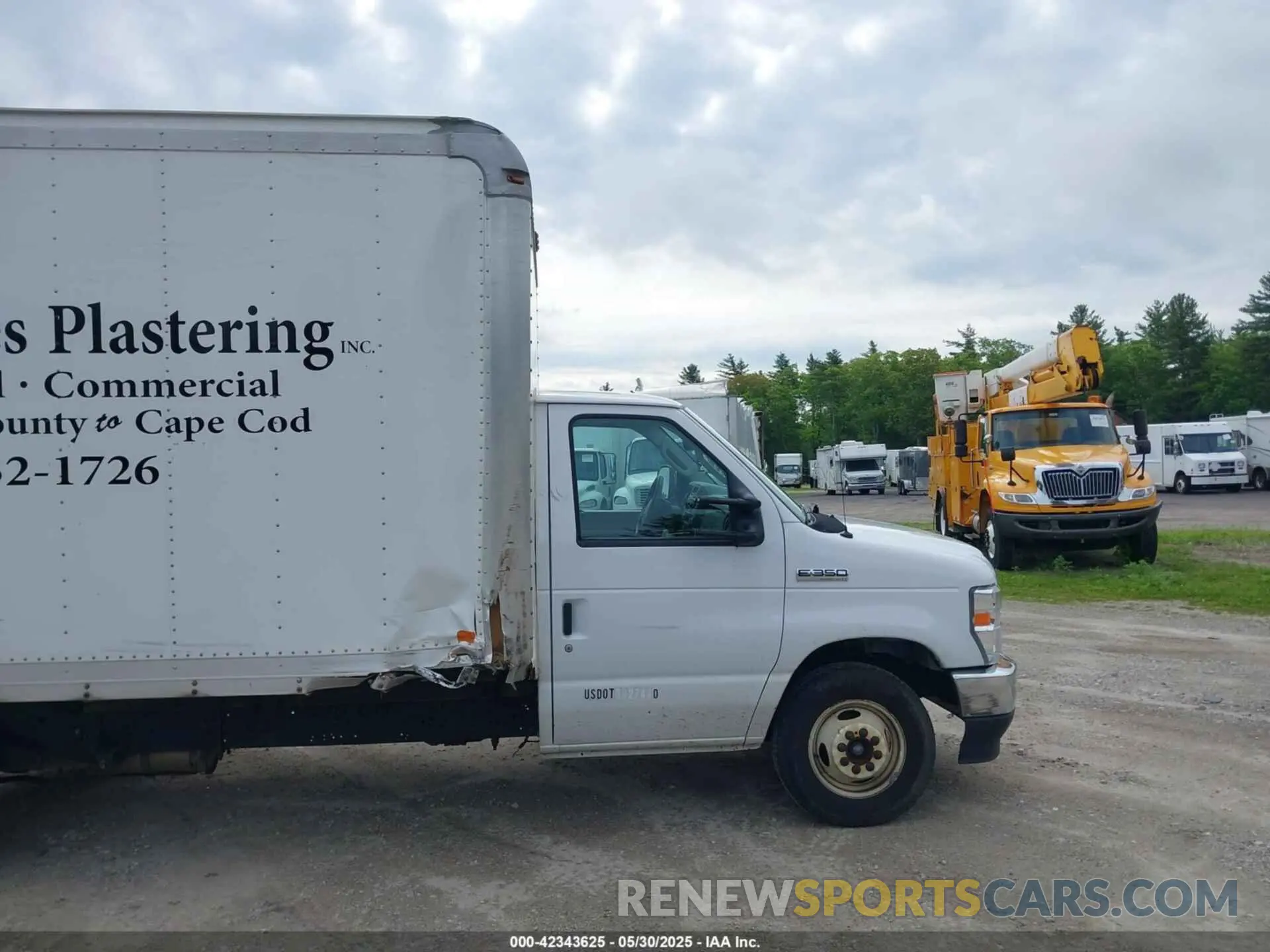 11 Photograph of a damaged car 1FDWE3FN9NDC24167 FORD E-350 CUTAWAY 2022