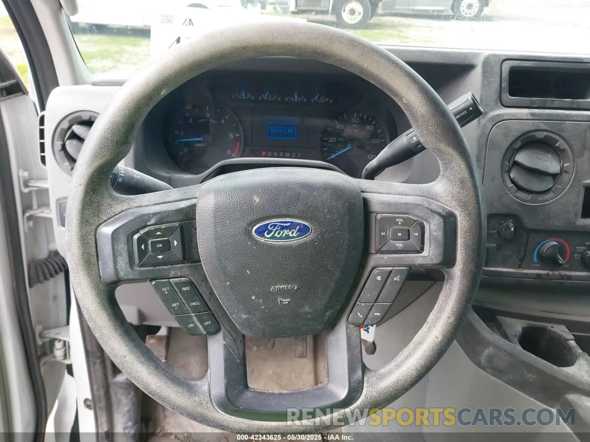 13 Photograph of a damaged car 1FDWE3FN9NDC24167 FORD E-350 CUTAWAY 2022