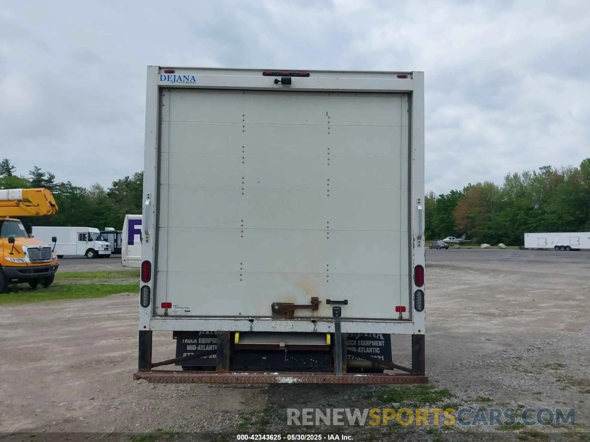 18 Photograph of a damaged car 1FDWE3FN9NDC24167 FORD E-350 CUTAWAY 2022