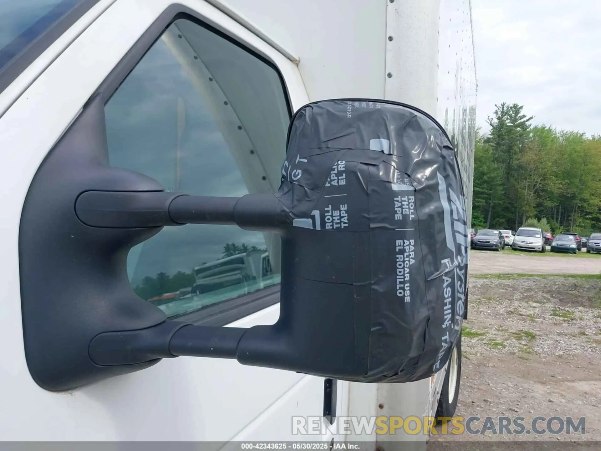 19 Photograph of a damaged car 1FDWE3FN9NDC24167 FORD E-350 CUTAWAY 2022