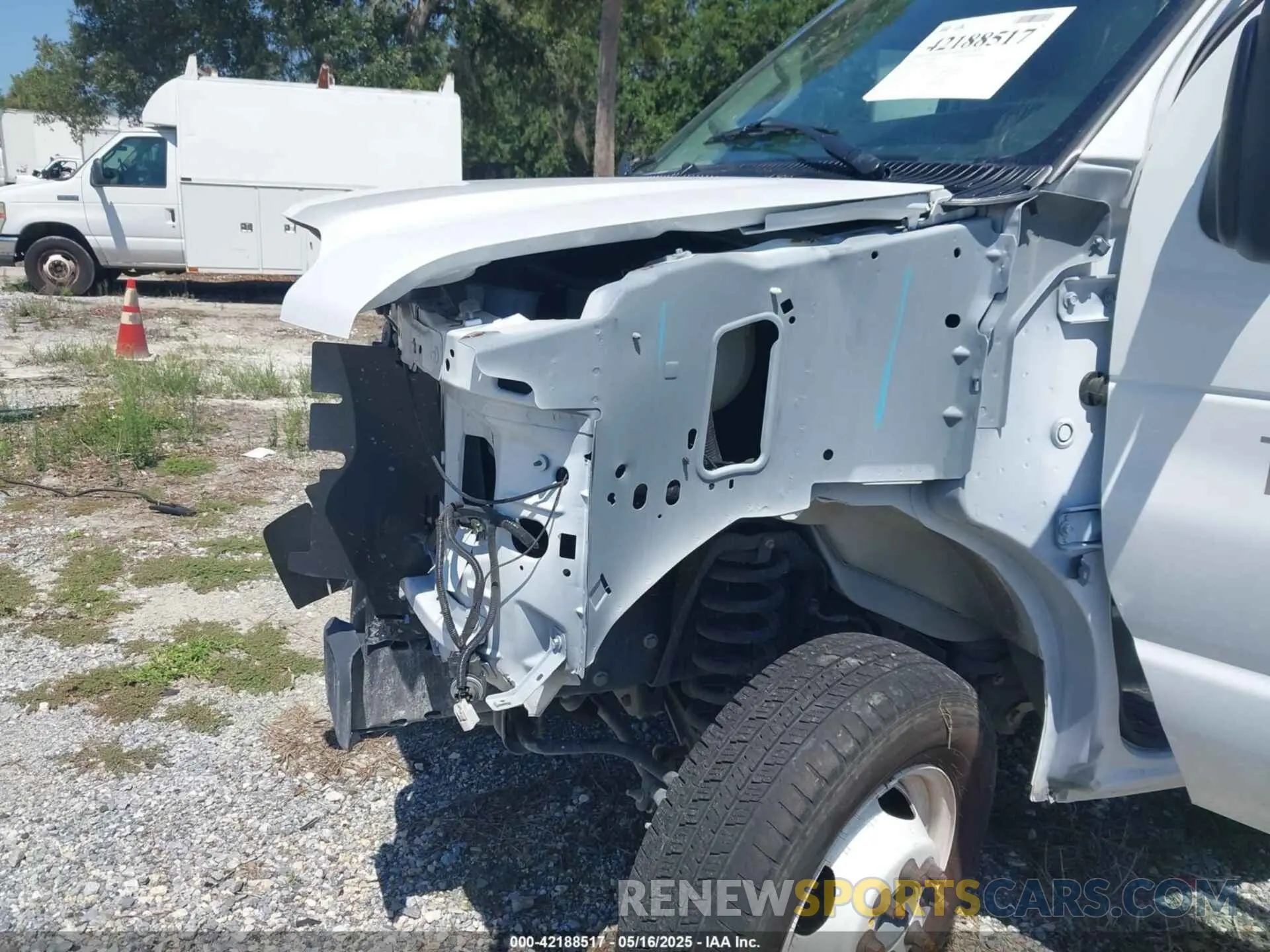 18 Photograph of a damaged car 1FDWE3FN1RDD45815 FORD E-350 CUTAWAY 2024