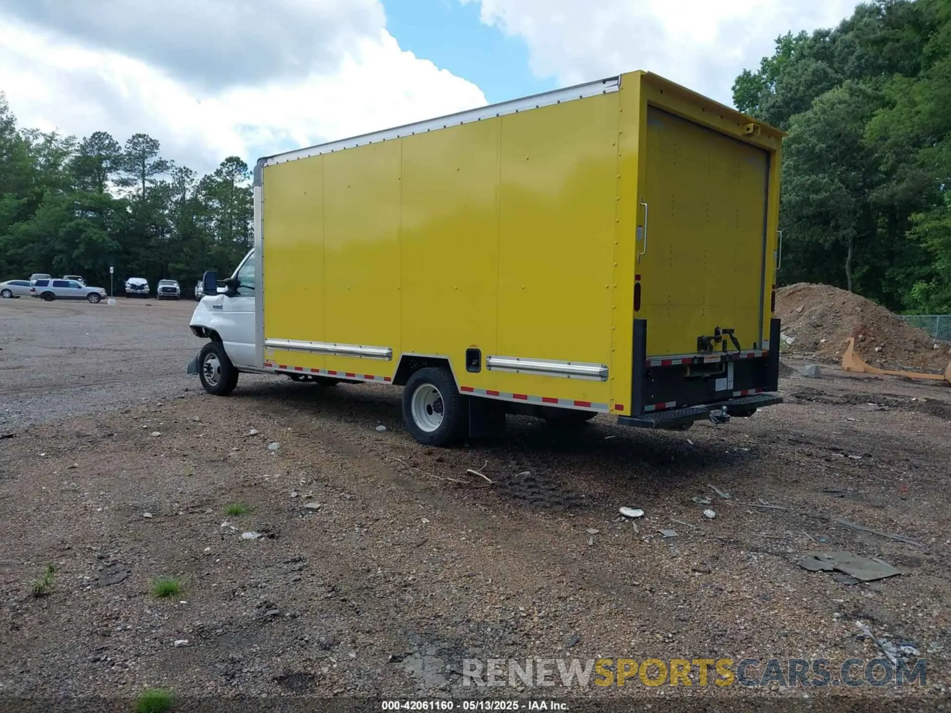 3 Photograph of a damaged car 1FDWE3FN2RDD07638 FORD E-350 CUTAWAY 2024