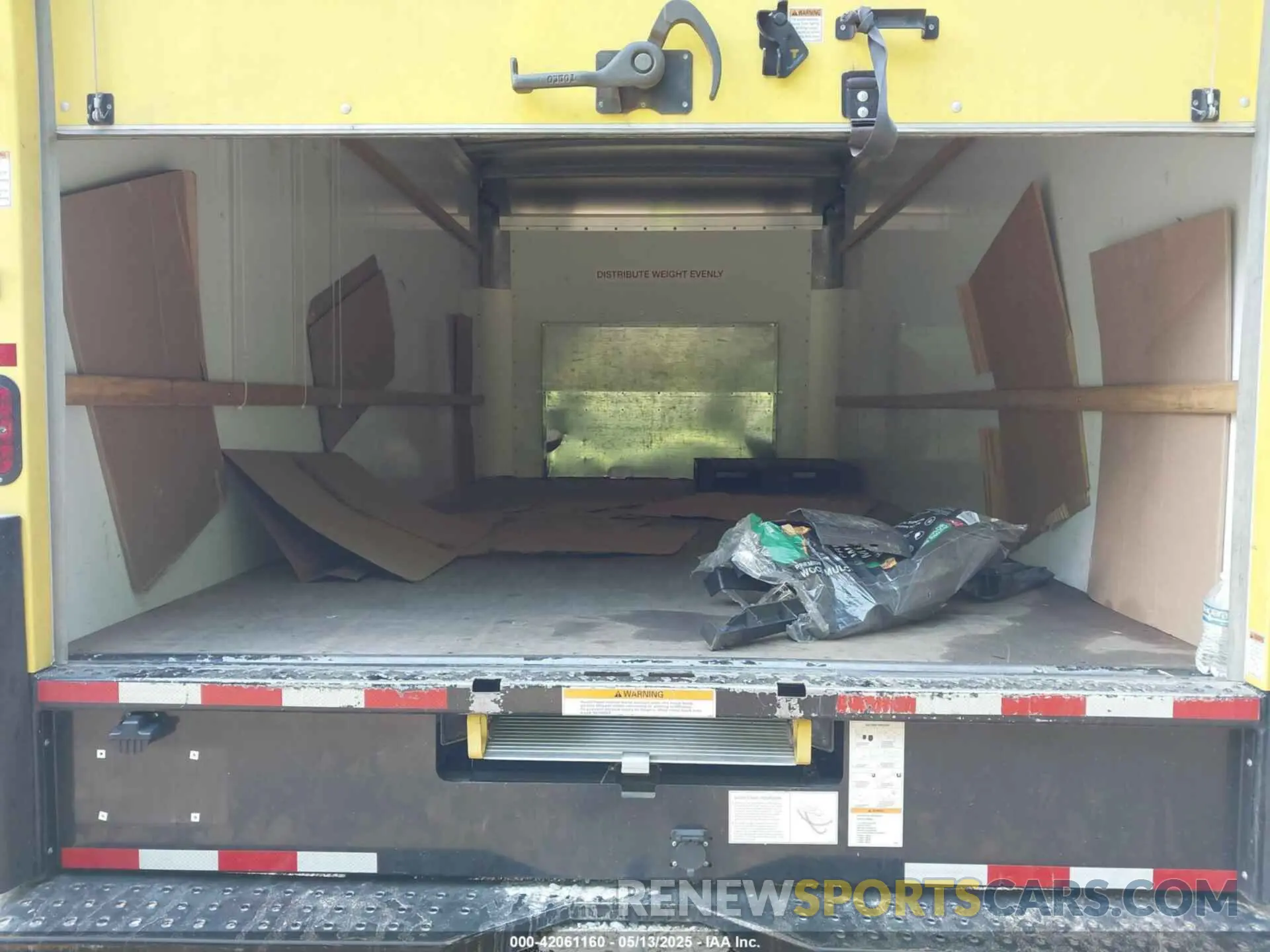 6 Photograph of a damaged car 1FDWE3FN2RDD07638 FORD E-350 CUTAWAY 2024