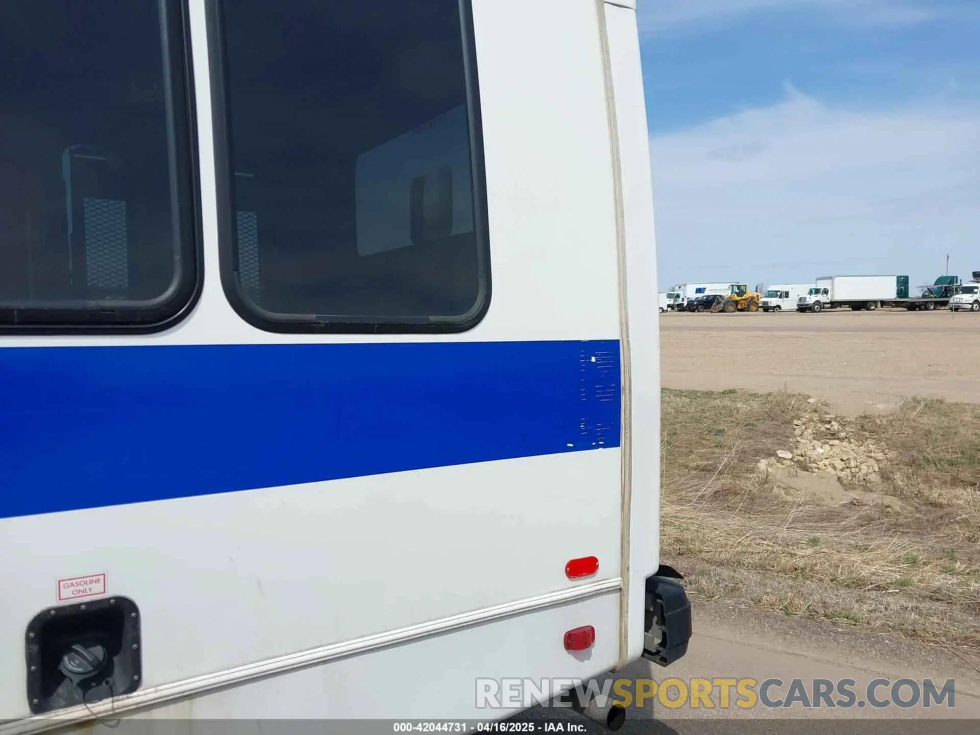 11 Photograph of a damaged car 1FDFE4FS0KDC31001 FORD E-450 CUTAWAY 2019