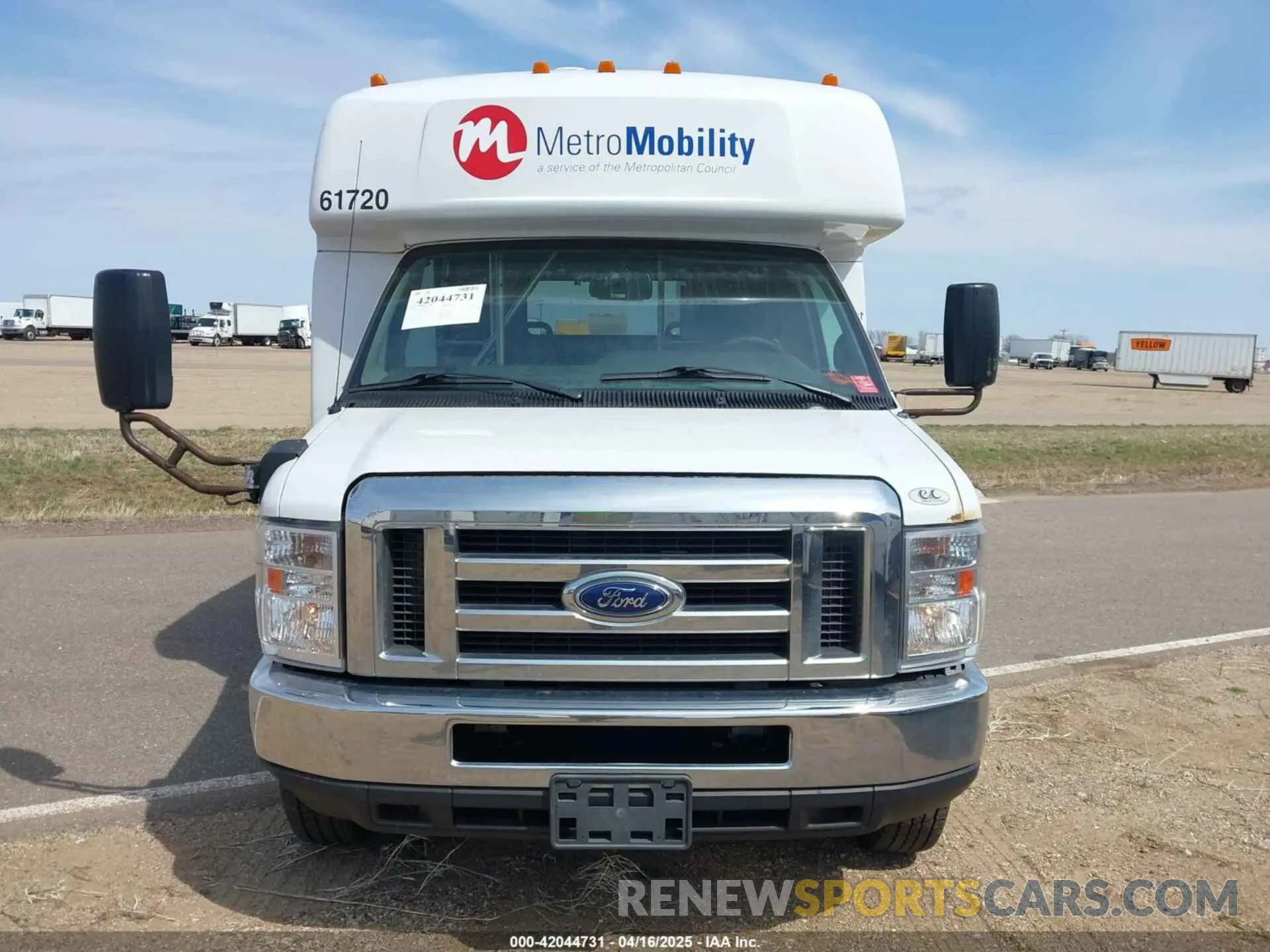 12 Photograph of a damaged car 1FDFE4FS0KDC31001 FORD E-450 CUTAWAY 2019