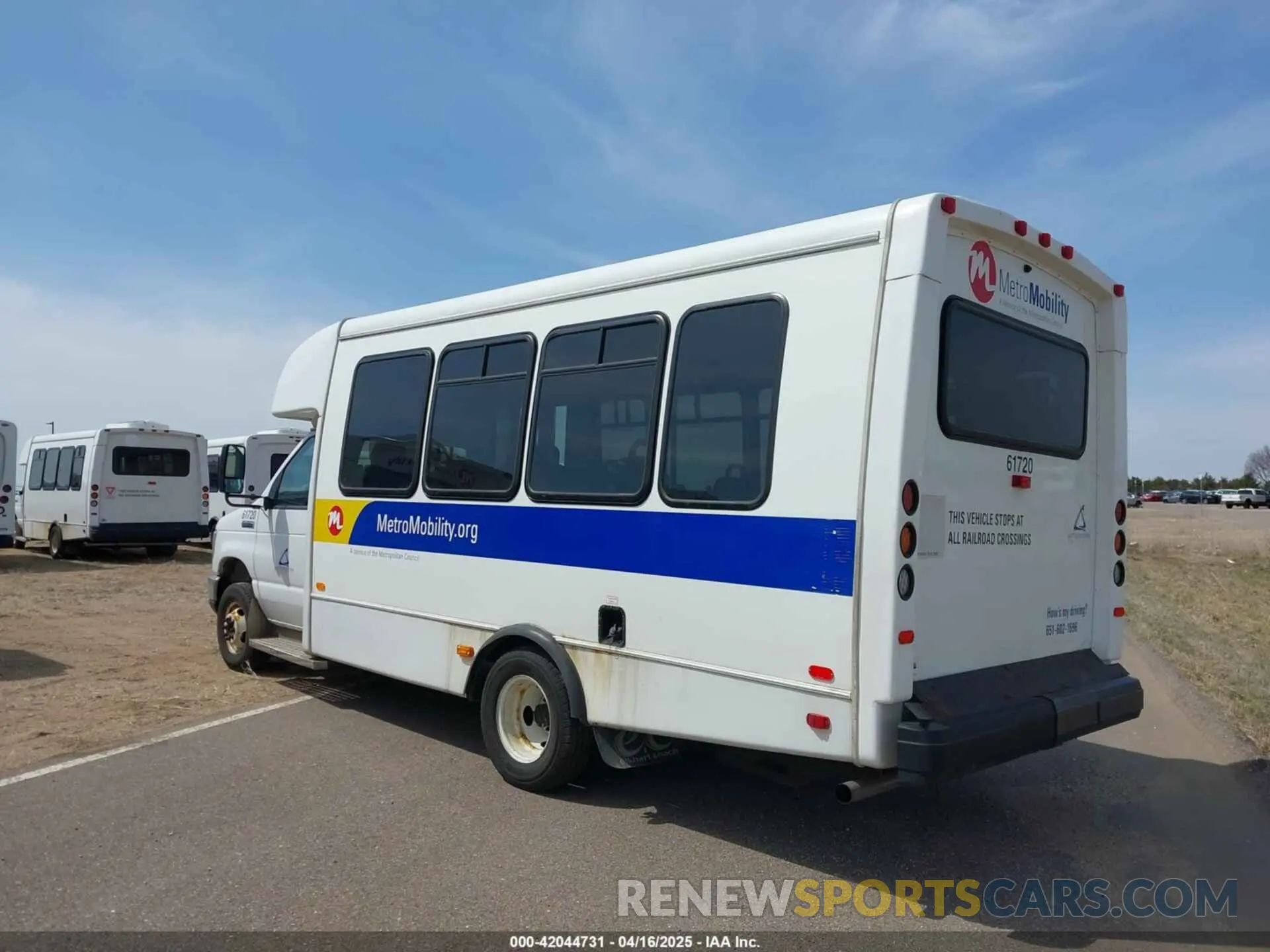 3 Photograph of a damaged car 1FDFE4FS0KDC31001 FORD E-450 CUTAWAY 2019