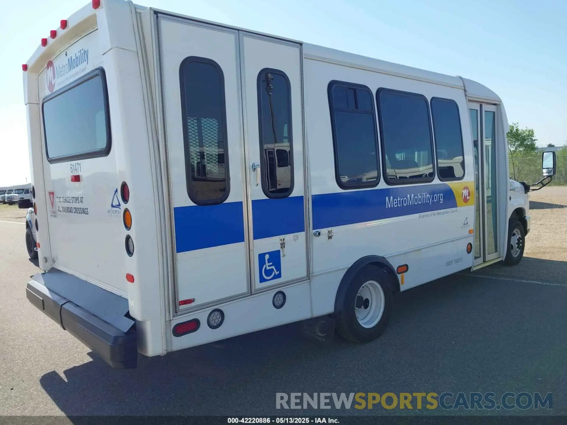 4 Photograph of a damaged car 1FDFE4FS0KDC56688 FORD E-450 CUTAWAY 2019