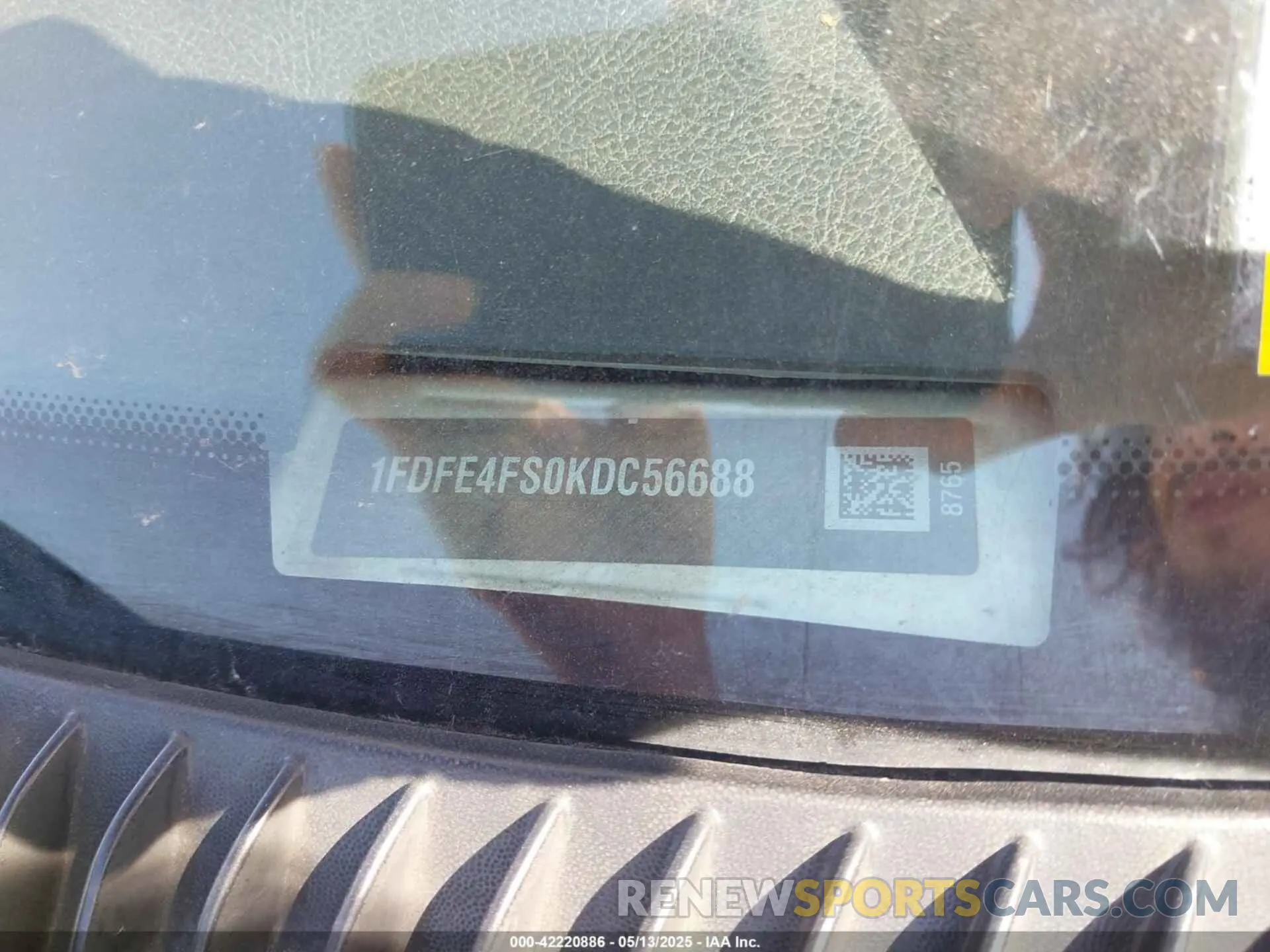 8 Photograph of a damaged car 1FDFE4FS0KDC56688 FORD E-450 CUTAWAY 2019
