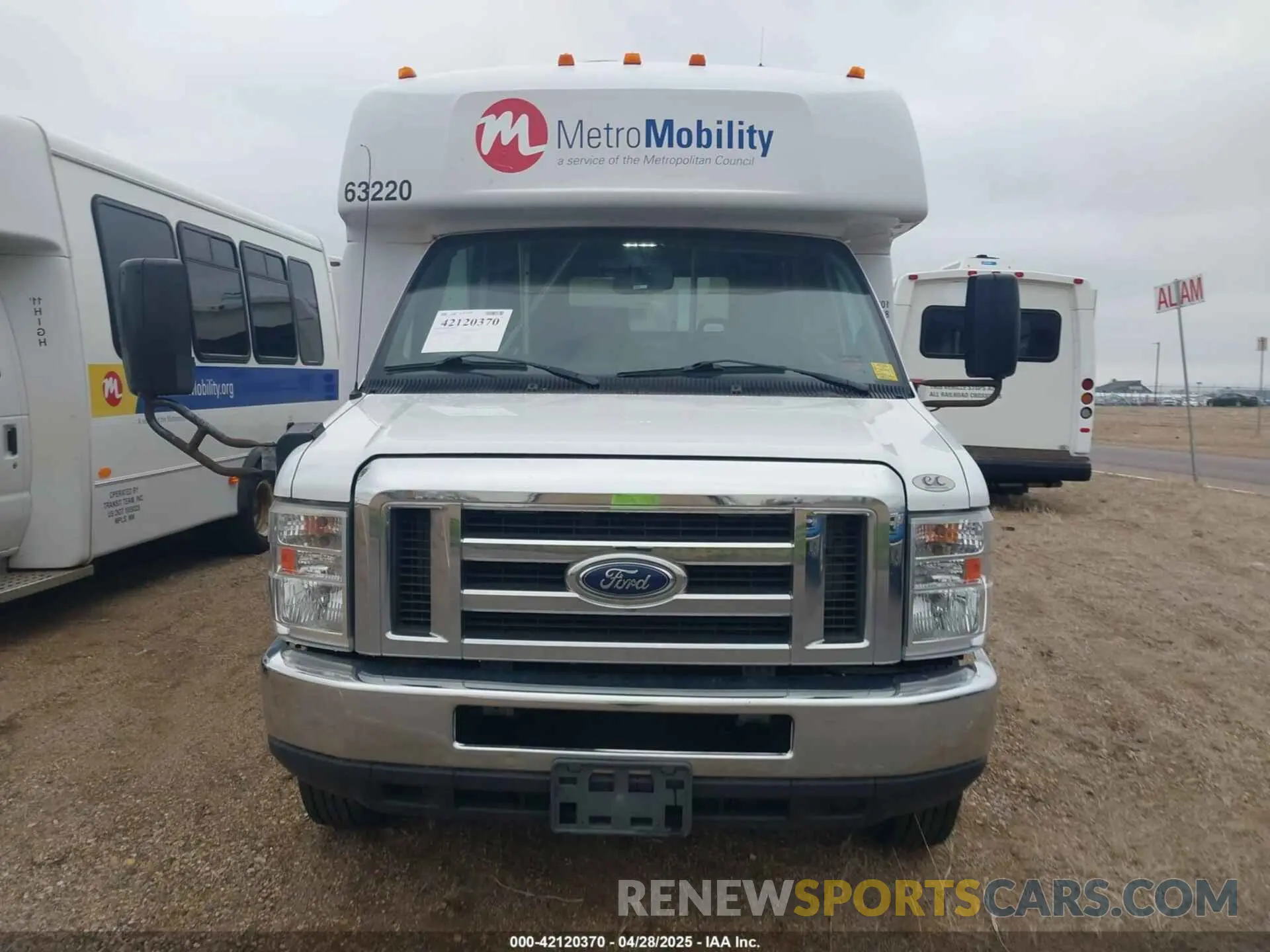 12 Photograph of a damaged car 1FDFE4FS1KDC31024 FORD E-450 CUTAWAY 2019
