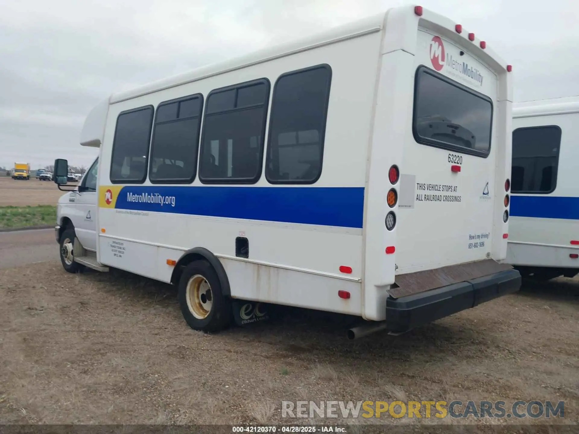 3 Photograph of a damaged car 1FDFE4FS1KDC31024 FORD E-450 CUTAWAY 2019