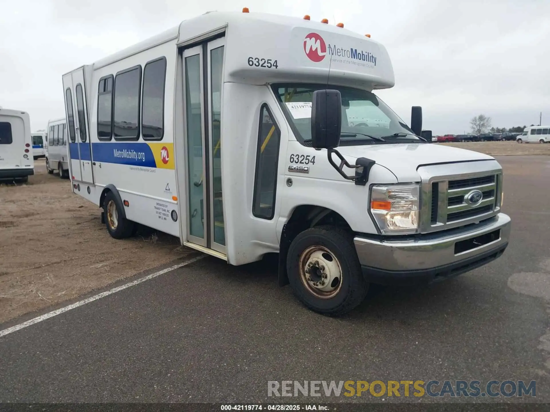 1 Photograph of a damaged car 1FDFE4FS1KDC60622 FORD E-450 CUTAWAY 2019