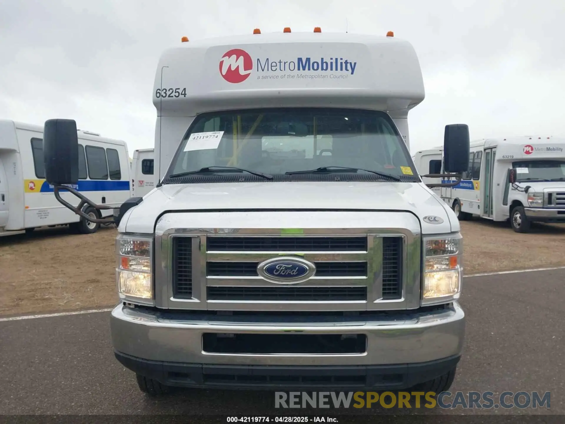 12 Photograph of a damaged car 1FDFE4FS1KDC60622 FORD E-450 CUTAWAY 2019