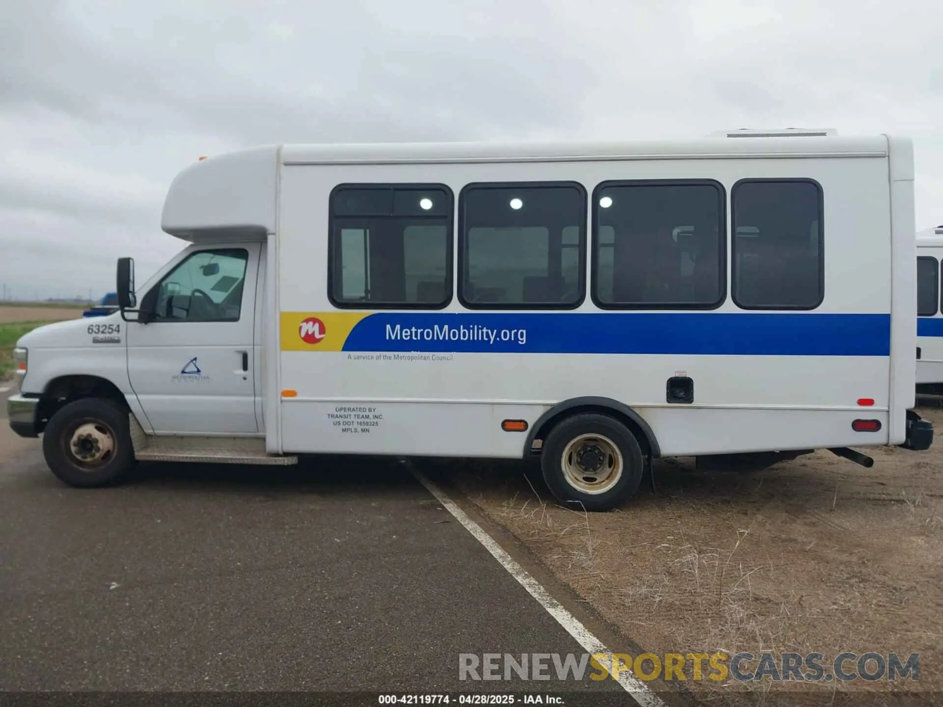 14 Photograph of a damaged car 1FDFE4FS1KDC60622 FORD E-450 CUTAWAY 2019